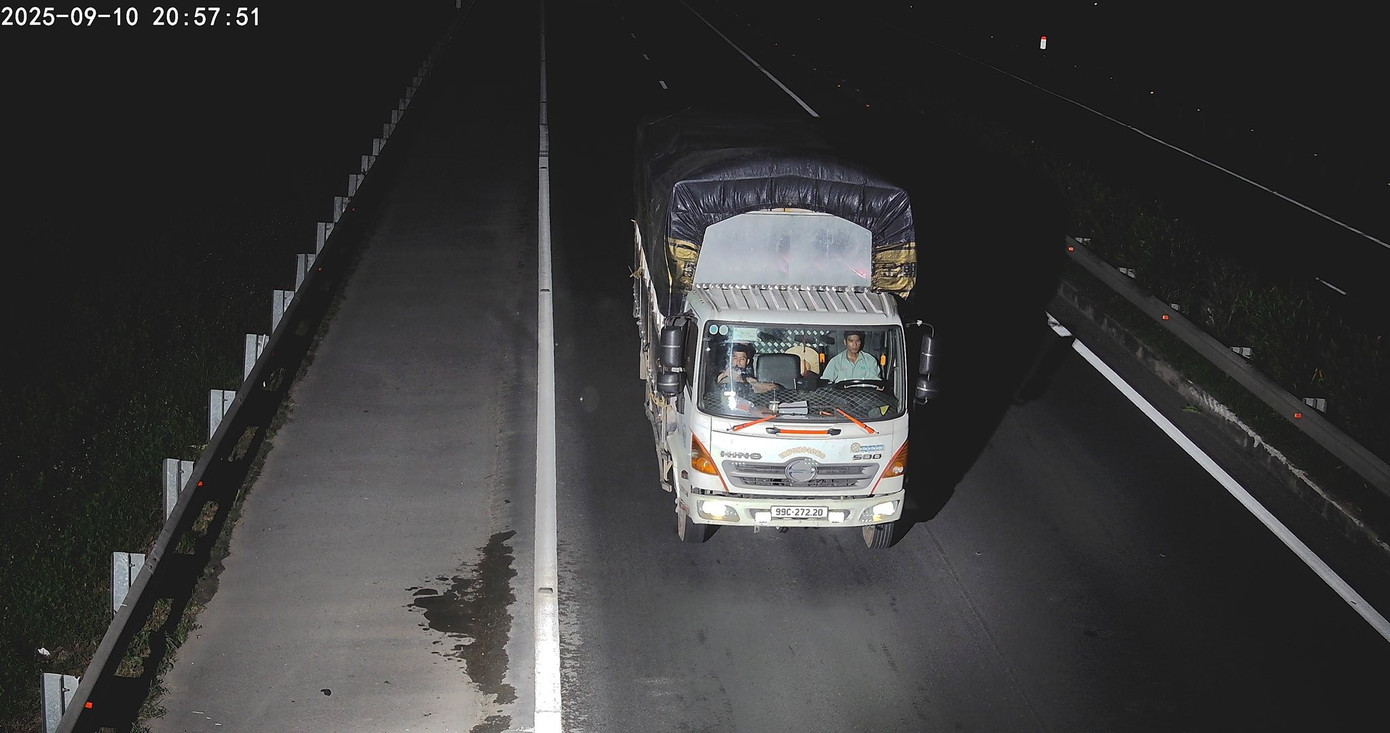 Cục CSGT cảnh báo tài xế có ý định đối phó camera AI bằng áo hình dây an toàn- Ảnh 1.