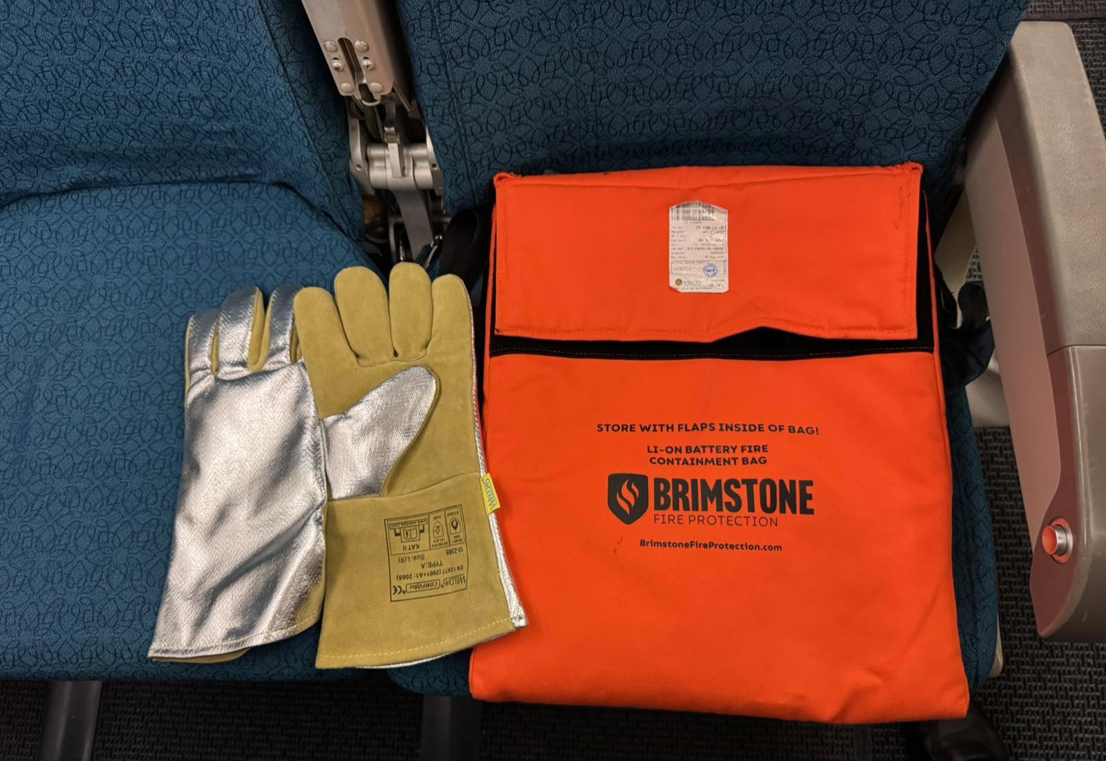 Vietnam Airlines cấm sử dụng pin sạc Lithium trên máy bay- Ảnh 1. Vietnam Airlines cấm sử dụng pin sạc Lithium trên máy bay- Ảnh 1.