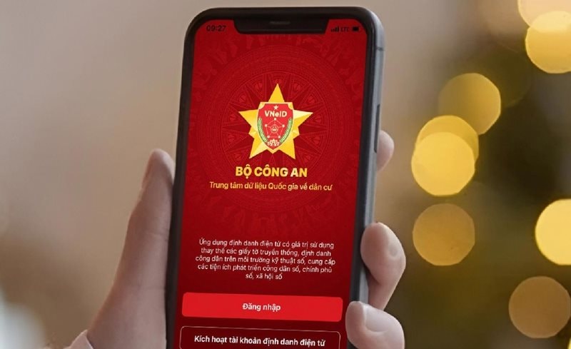 Công an phát thông báo về hộ chiếu trên VNeID, người dân cập nhật ngay kẻo mất quyền lợi- Ảnh 1.