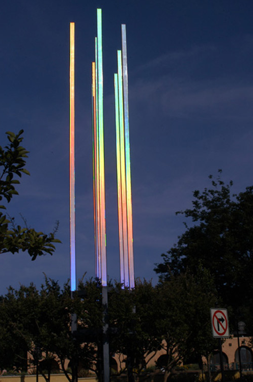 Những chiếc cột độc đáo làm nên “bức tranh” điện mặt trời đáng kinh ngạc- Ảnh 4.