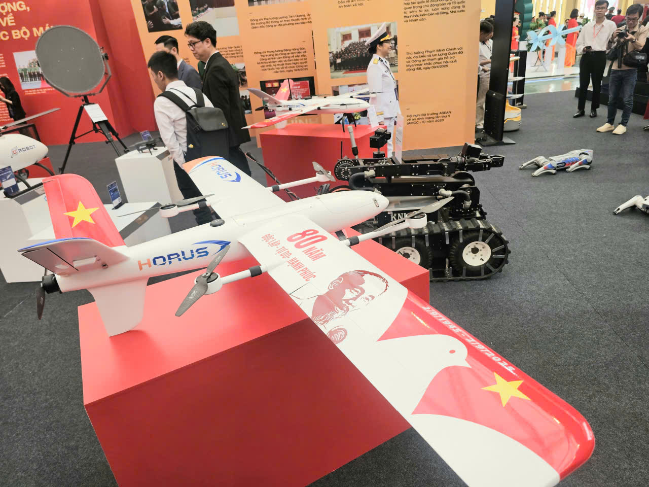 z69667753136449e733b19e15a654b65a17c98bf7c0ff6-1756717549926307565609 Khám phá hàng loạt UAV 'make in Viet Nam' lần đầu trình làng tại triển lãm lớn nhất lịch sử - Ảnh 13.