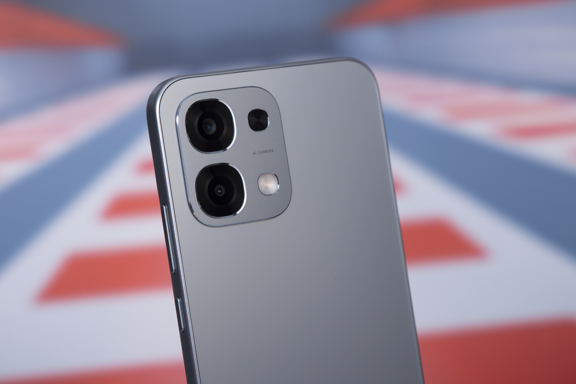 1-17602346558301394098975 Smartphone giá rẻ, pin dùng cả ngày - Ảnh 1.