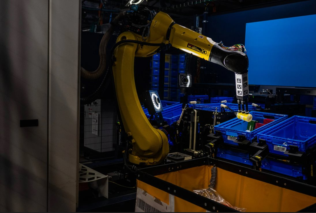 Sốc: Amazon tuyên bố sẽ thay thế 500.000 lao động bằng robot- Ảnh 5.