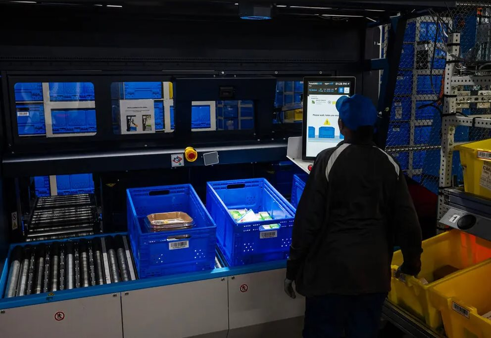 Sốc: Amazon tuyên bố sẽ thay thế 500.000 lao động bằng robot- Ảnh 6.