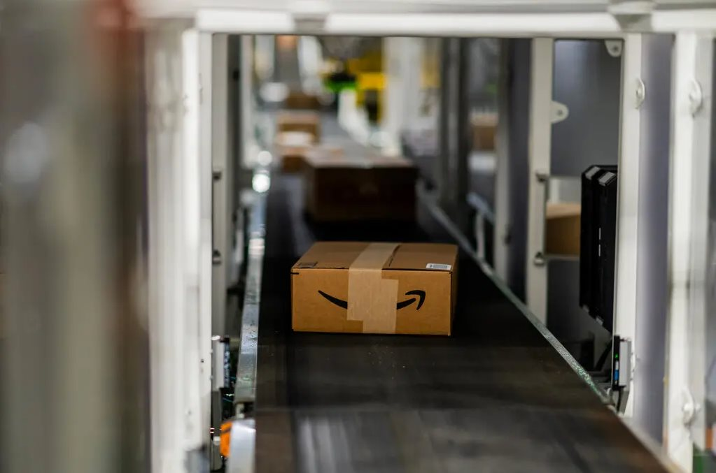 Sốc: Amazon tuyên bố sẽ thay thế 500.000 lao động bằng robot- Ảnh 1.