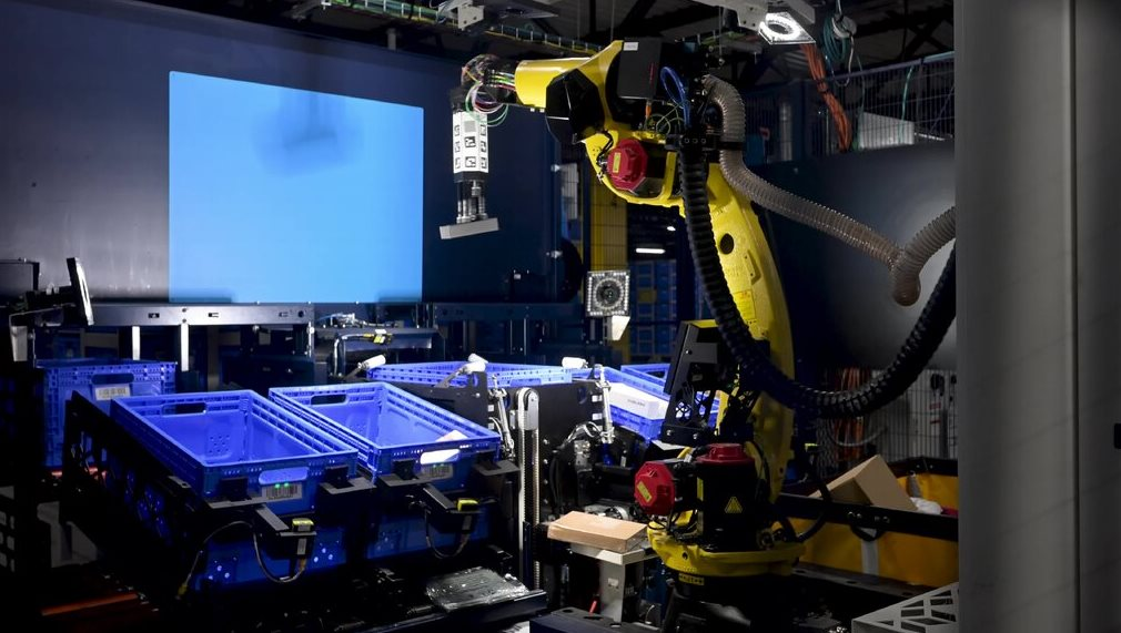 Sốc: Amazon tuyên bố sẽ thay thế 500.000 lao động bằng robot- Ảnh 2.