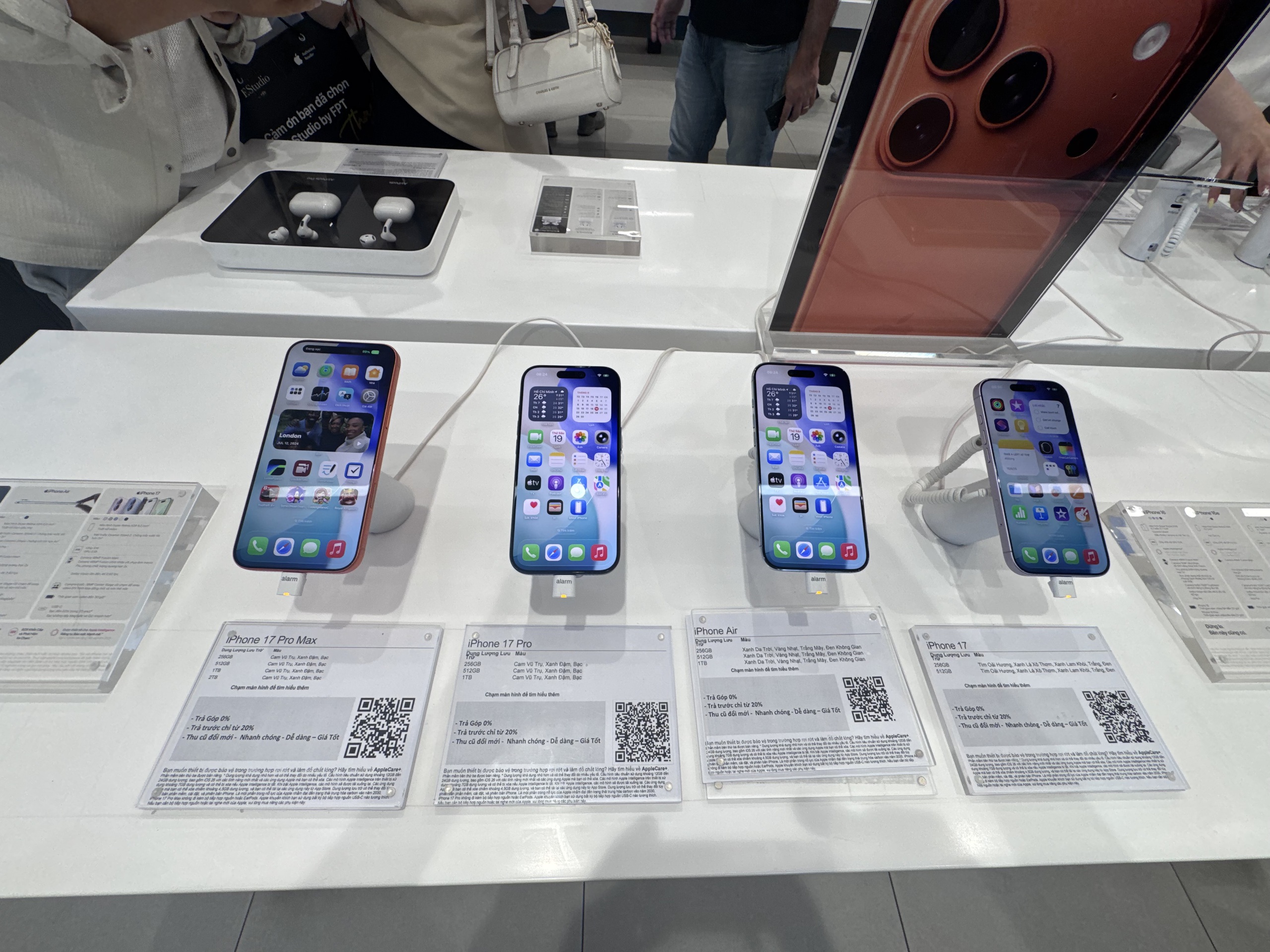 Giá iPhone 17 series giảm mạnh: Cơ hội mua sắm công nghệ hấp dẫn - Ảnh 1.