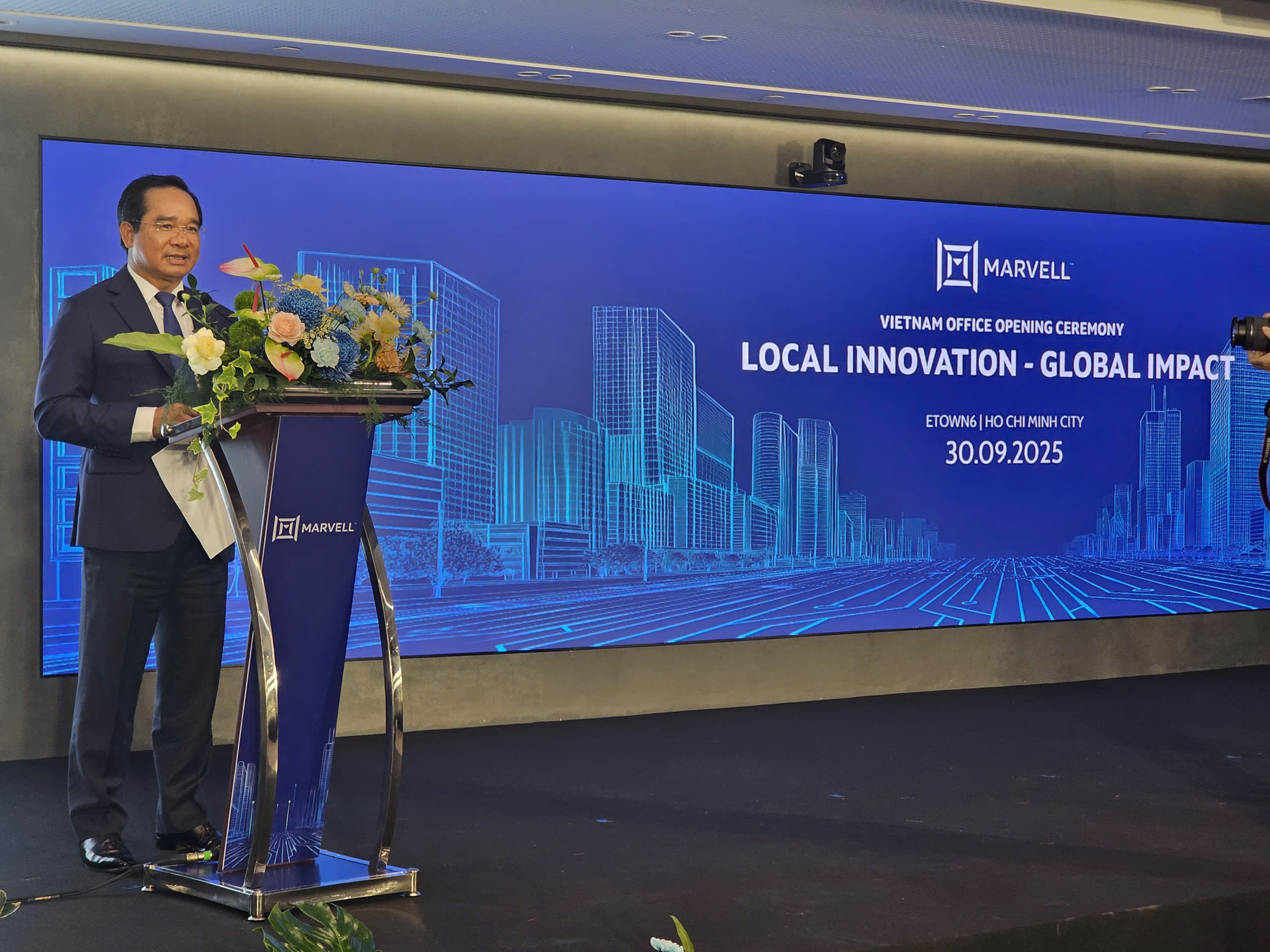 Cận cảnh phòng thí nghiệm triệu USD đặt tại TP HCM của "gã khổng lồ" bán dẫn toàn cầu- Ảnh 1. Cận cảnh phòng thí nghiệm triệu USD đặt tại TP HCM của "gã khổng lồ" bán dẫn toàn cầu- Ảnh 1.