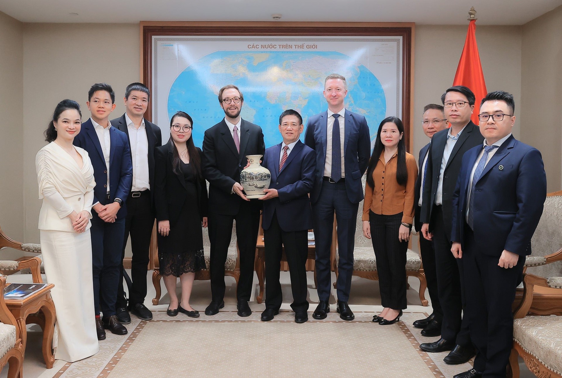 Gặp Phó Thủ tướng, lãnh đạo công ty phát hành stablecoin lớn nhất thế giới, vốn hóa vượt 177 tỷ USD khẳng định một điều- Ảnh 1.