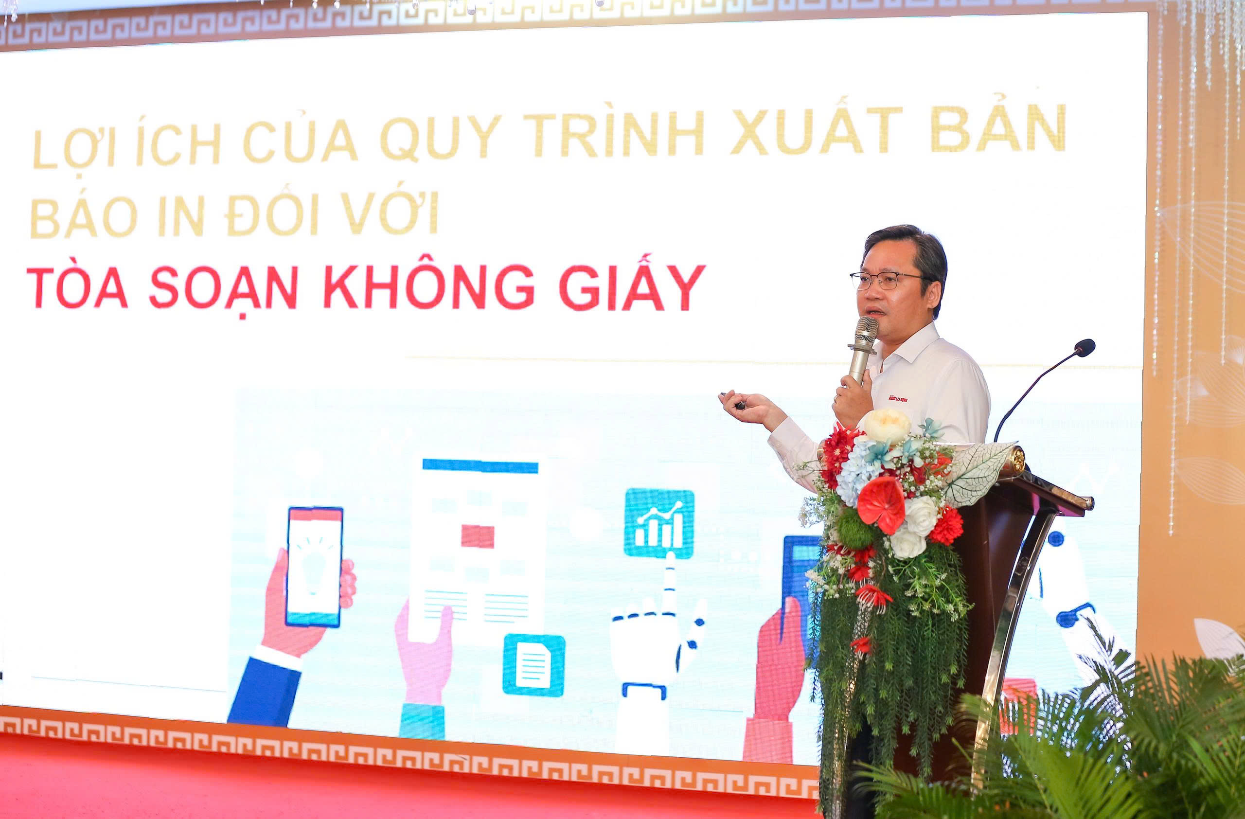 bao-chi-4-17606806078031089584374 Báo chí trước thách thức chuyển đổi số: Không chỉ "hội tụ", phải là "toà soạn số’” - Ảnh 2.