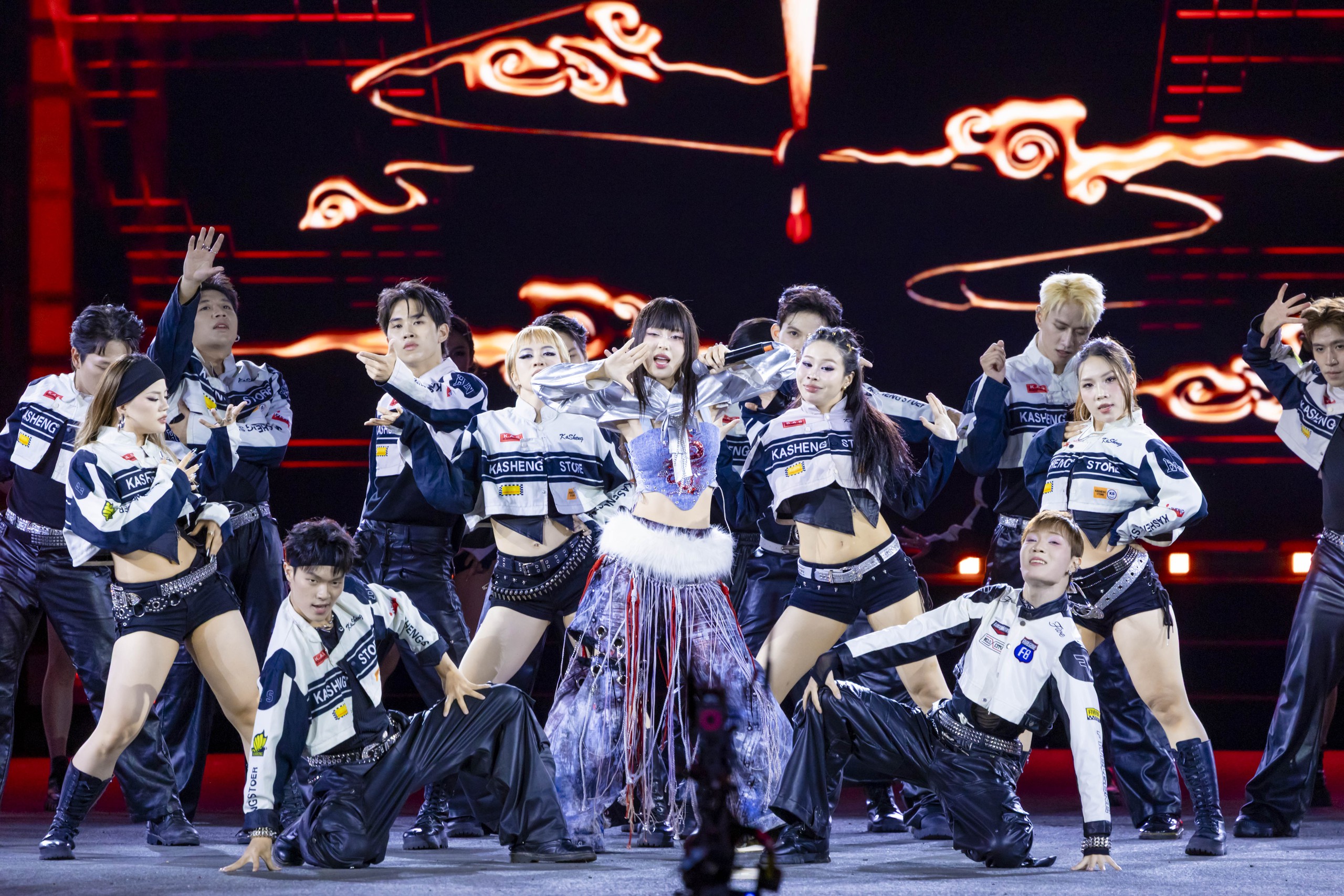 Những khoảnh khắc ấn tượng tại lễ trao giải Better Choice Awards 2025: Bữa tiệc thị giác đầy màu sắc của nghệ thuật và công nghệ- Ảnh 6. Những khoảnh khắc ấn tượng tại lễ trao giải Better Choice Awards 2025: Bữa tiệc thị giác đầy màu sắc của nghệ thuật và công nghệ- Ảnh 6.