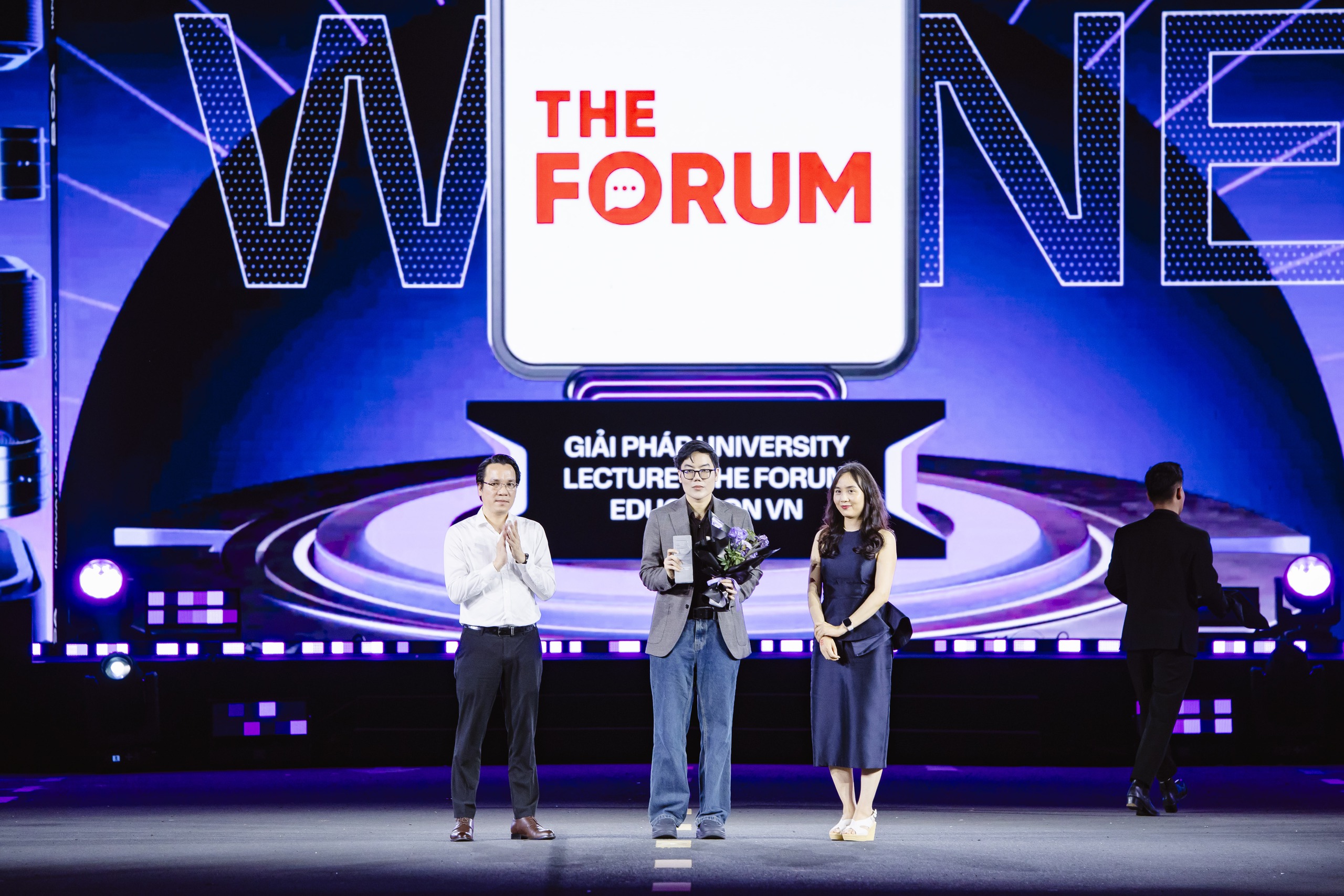 Những khoảnh khắc ấn tượng tại lễ trao giải Better Choice Awards 2025: Bữa tiệc thị giác đầy màu sắc của nghệ thuật và công nghệ- Ảnh 8. Những khoảnh khắc ấn tượng tại lễ trao giải Better Choice Awards 2025: Bữa tiệc thị giác đầy màu sắc của nghệ thuật và công nghệ- Ảnh 8.