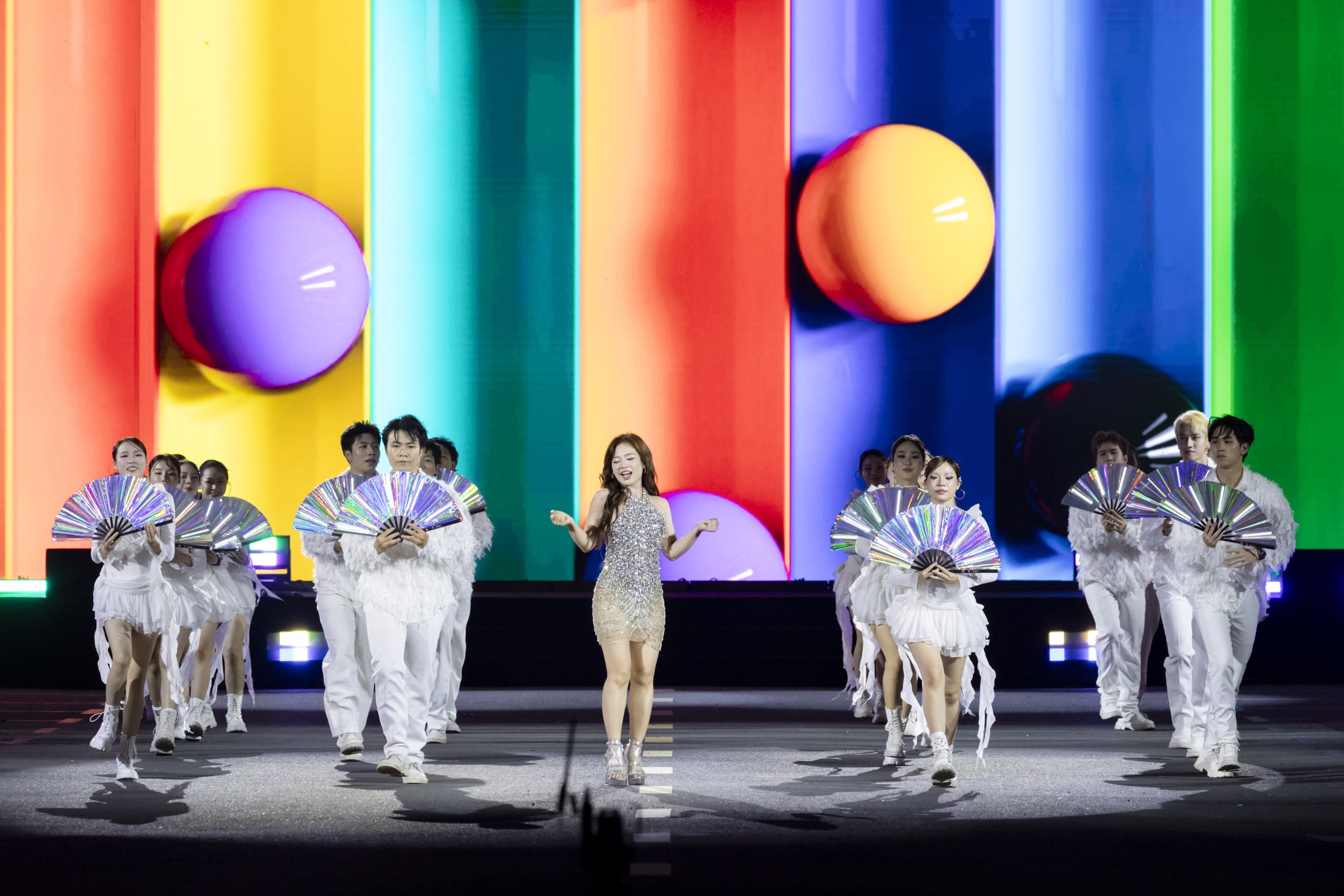 Những khoảnh khắc ấn tượng tại lễ trao giải Better Choice Awards 2025: Bữa tiệc thị giác đầy màu sắc của nghệ thuật và công nghệ- Ảnh 15. Những khoảnh khắc ấn tượng tại lễ trao giải Better Choice Awards 2025: Bữa tiệc thị giác đầy màu sắc của nghệ thuật và công nghệ- Ảnh 15.