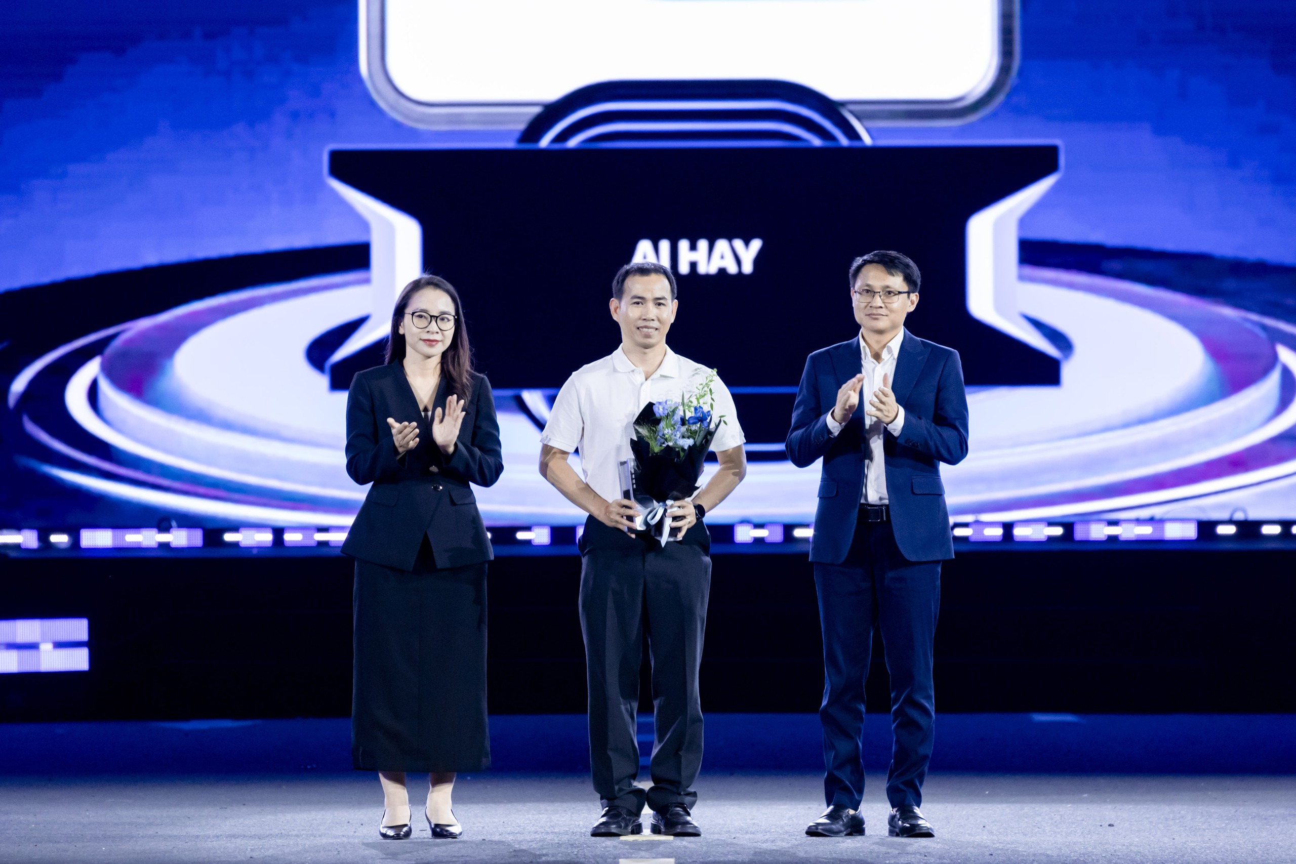 Những khoảnh khắc ấn tượng tại lễ trao giải Better Choice Awards 2025: Bữa tiệc thị giác đầy màu sắc của nghệ thuật và công nghệ- Ảnh 19. Những khoảnh khắc ấn tượng tại lễ trao giải Better Choice Awards 2025: Bữa tiệc thị giác đầy màu sắc của nghệ thuật và công nghệ- Ảnh 19.