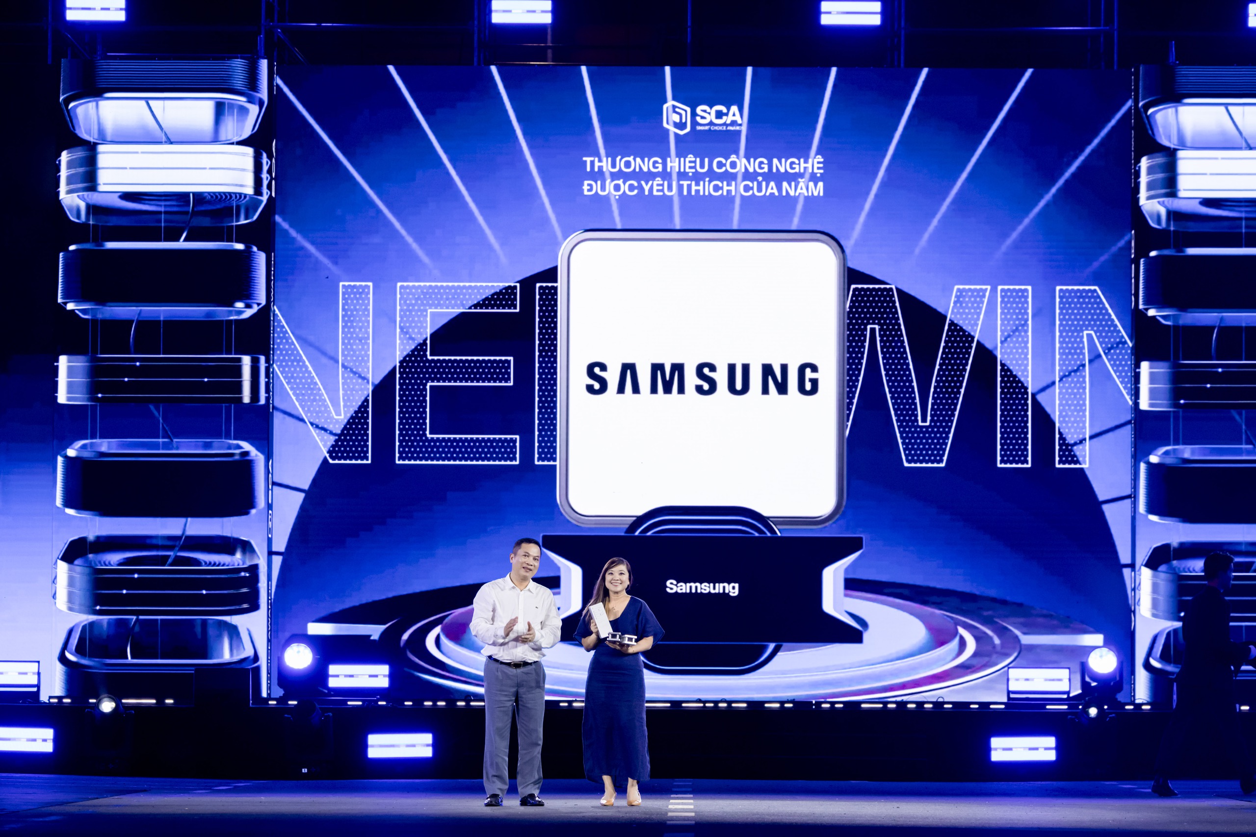 Những khoảnh khắc ấn tượng tại lễ trao giải Better Choice Awards 2025: Bữa tiệc thị giác đầy màu sắc của nghệ thuật và công nghệ- Ảnh 20. Những khoảnh khắc ấn tượng tại lễ trao giải Better Choice Awards 2025: Bữa tiệc thị giác đầy màu sắc của nghệ thuật và công nghệ- Ảnh 20.