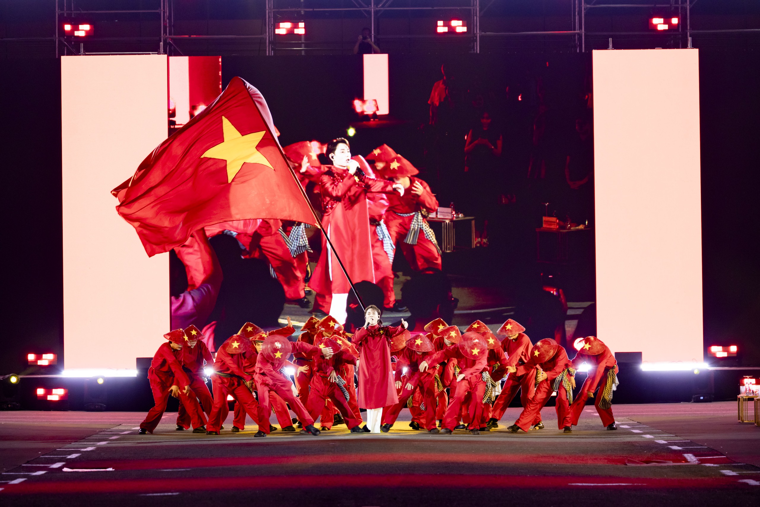 Những khoảnh khắc ấn tượng tại lễ trao giải Better Choice Awards 2025: Bữa tiệc thị giác đầy màu sắc của nghệ thuật và công nghệ- Ảnh 46. Những khoảnh khắc ấn tượng tại lễ trao giải Better Choice Awards 2025: Bữa tiệc thị giác đầy màu sắc của nghệ thuật và công nghệ- Ảnh 46.