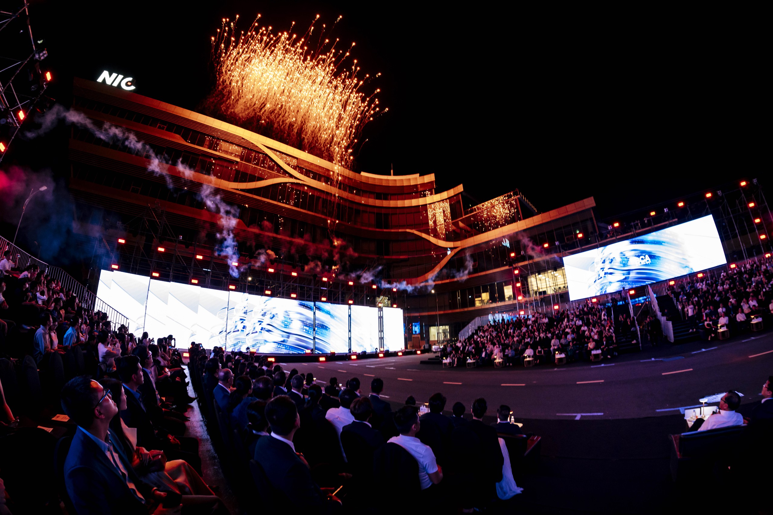 Những khoảnh khắc ấn tượng tại lễ trao giải Better Choice Awards 2025: Bữa tiệc thị giác đầy màu sắc của nghệ thuật và công nghệ- Ảnh 1. Những khoảnh khắc ấn tượng tại lễ trao giải Better Choice Awards 2025: Bữa tiệc thị giác đầy màu sắc của nghệ thuật và công nghệ- Ảnh 1.