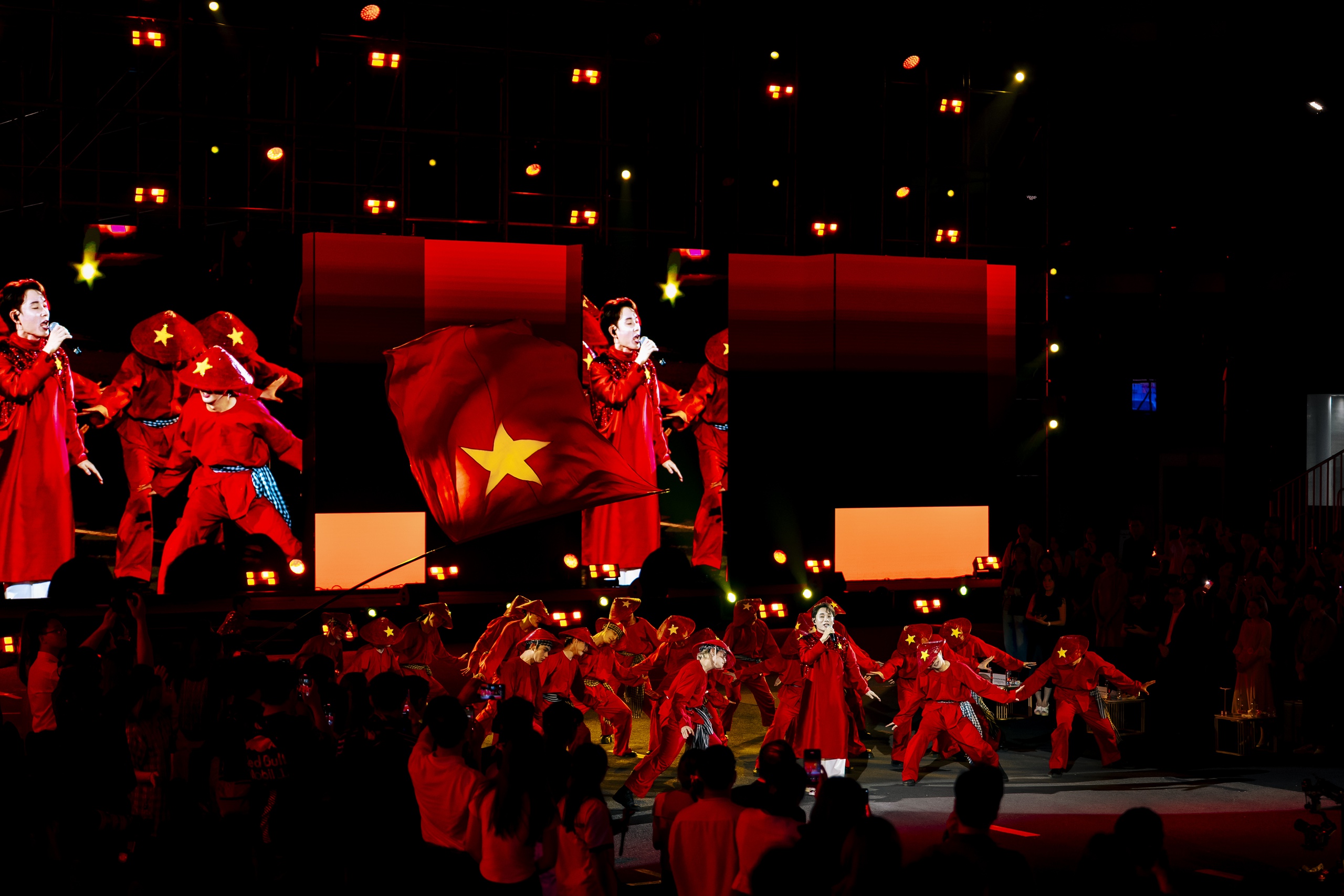 Những khoảnh khắc ấn tượng tại lễ trao giải Better Choice Awards 2025: Bữa tiệc thị giác đầy màu sắc của nghệ thuật và công nghệ- Ảnh 42. Những khoảnh khắc ấn tượng tại lễ trao giải Better Choice Awards 2025: Bữa tiệc thị giác đầy màu sắc của nghệ thuật và công nghệ- Ảnh 42.