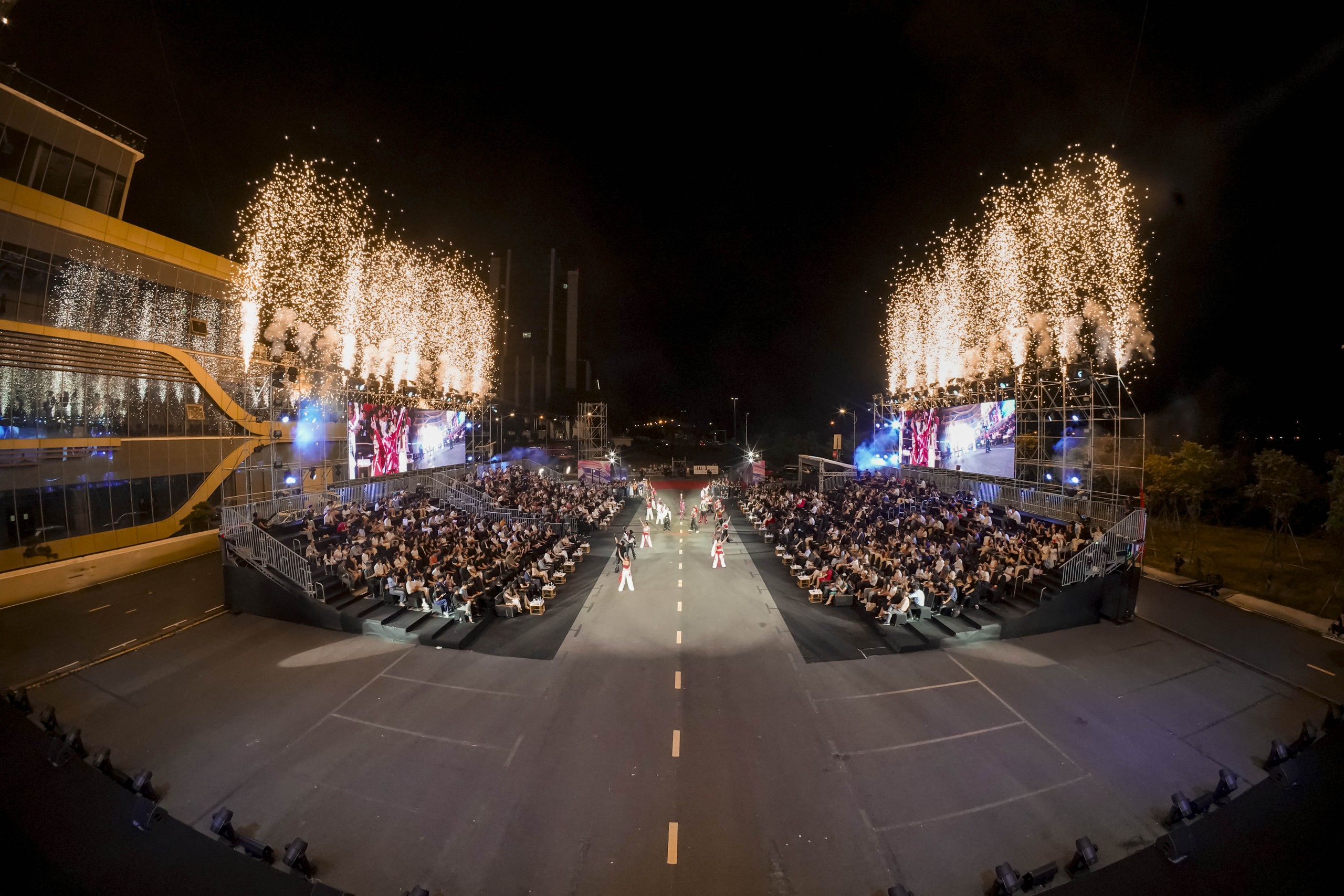 Những khoảnh khắc ấn tượng tại lễ trao giải Better Choice Awards 2025: Bữa tiệc thị giác đầy màu sắc của nghệ thuật và công nghệ- Ảnh 32. Những khoảnh khắc ấn tượng tại lễ trao giải Better Choice Awards 2025: Bữa tiệc thị giác đầy màu sắc của nghệ thuật và công nghệ- Ảnh 32.