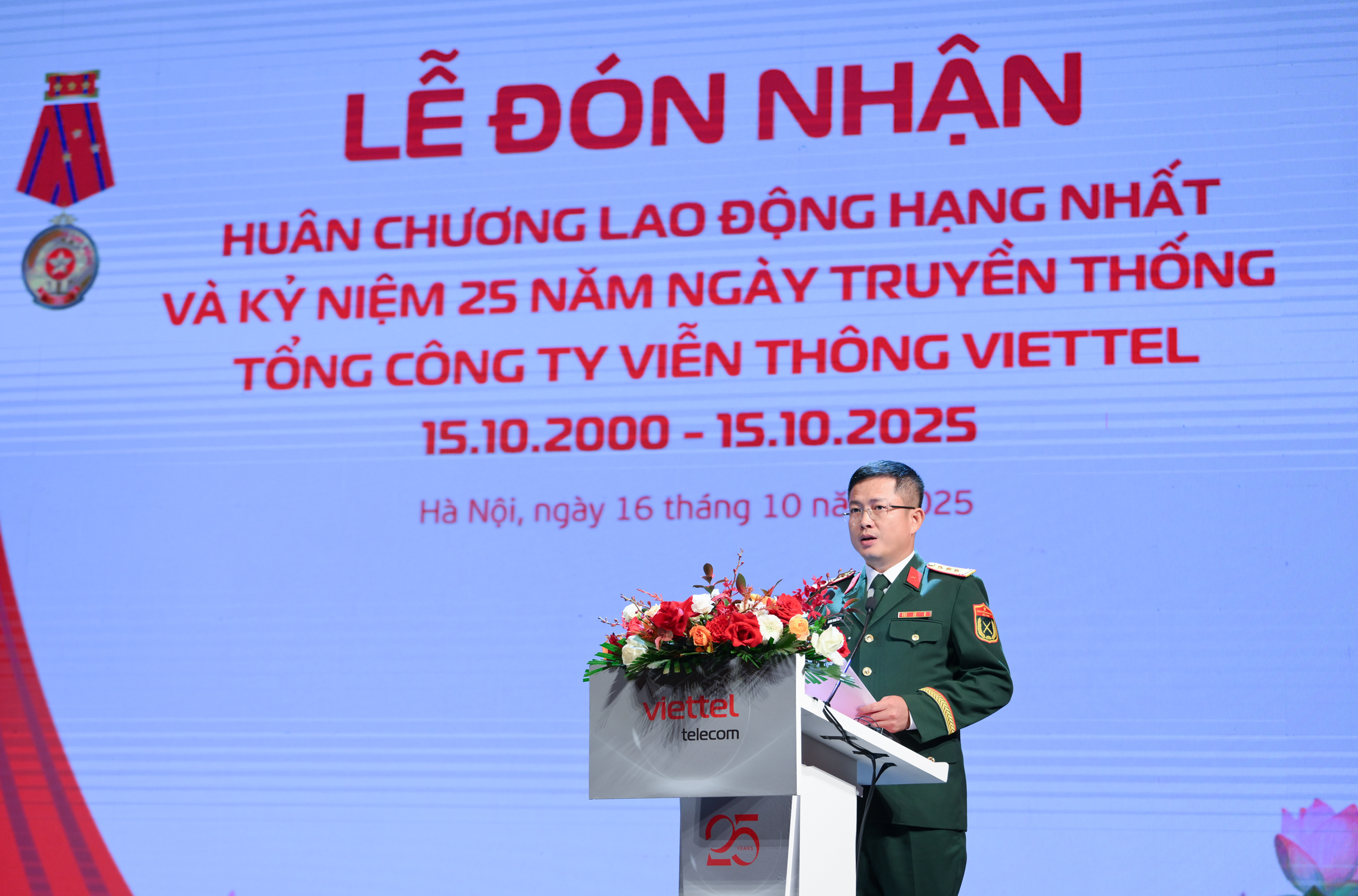 Viettel Telecom nhận Huân chương Lao động hạng Nhất vào dịp kỷ niệm 25 năm ngày truyền thống - Ảnh 2.