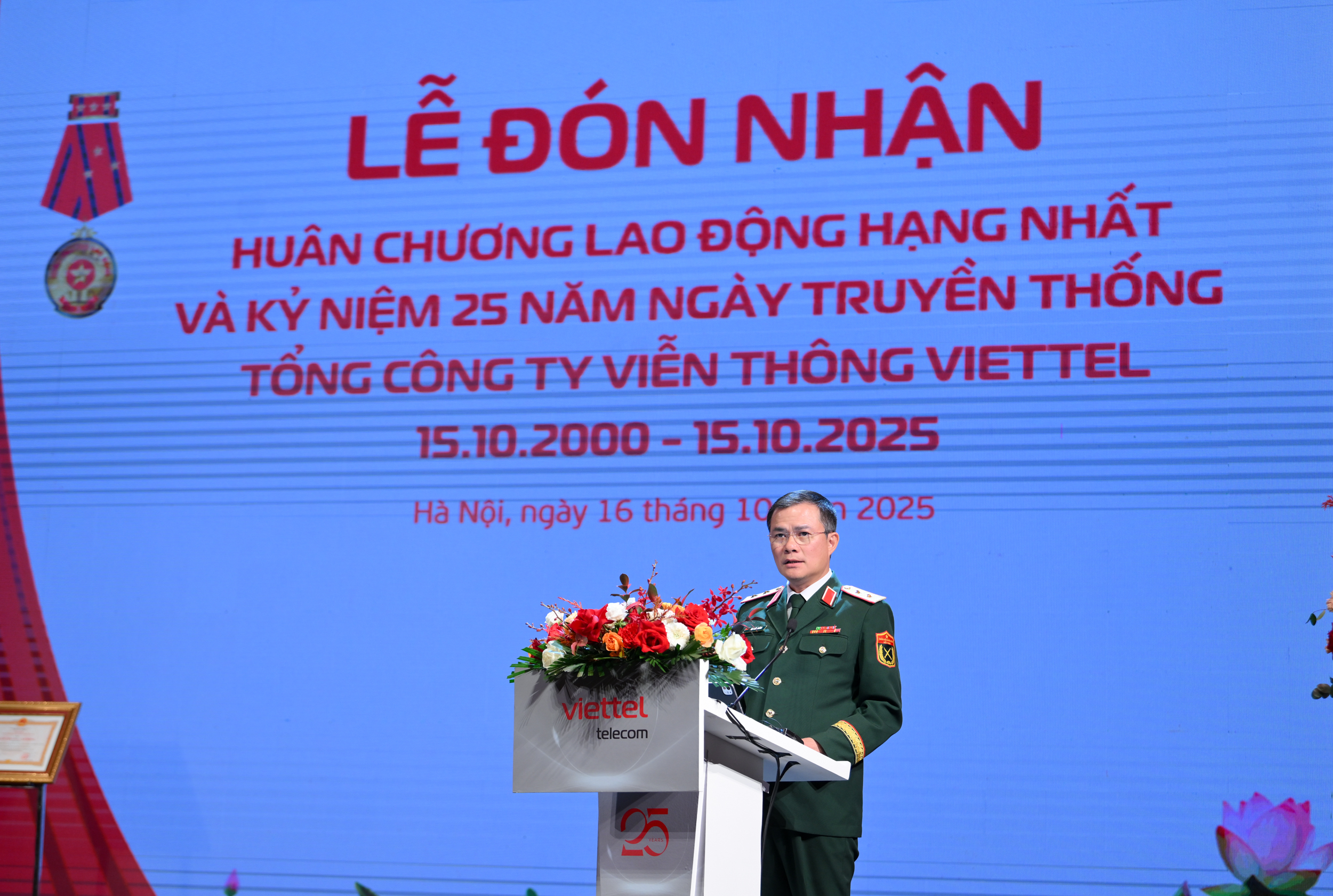 Viettel Telecom nhận Huân chương Lao động hạng Nhất vào dịp kỷ niệm 25 năm ngày truyền thống - Ảnh 3.