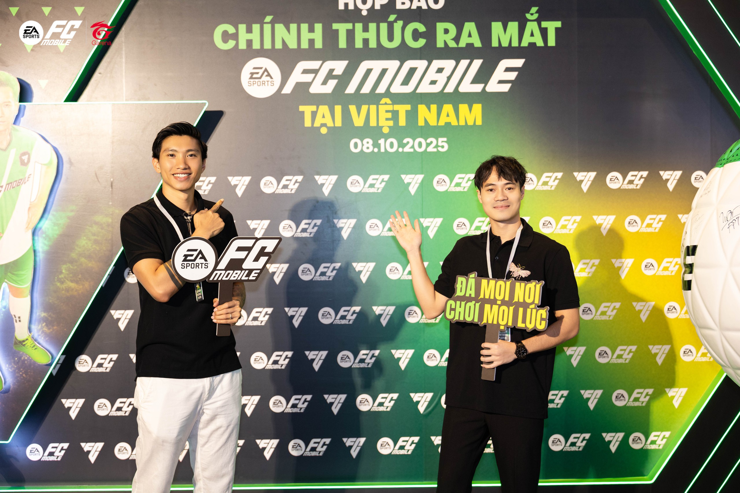 FC Mobile Việt Nam ra mắt hoành tráng: Văn Toàn đối đầu Văn Hậu trên sân cỏ "ảo" đầy lôi cuốn- Ảnh 5. FC Mobile Việt Nam ra mắt hoành tráng: Văn Toàn đối đầu Văn Hậu trên sân cỏ "ảo" đầy lôi cuốn- Ảnh 5.