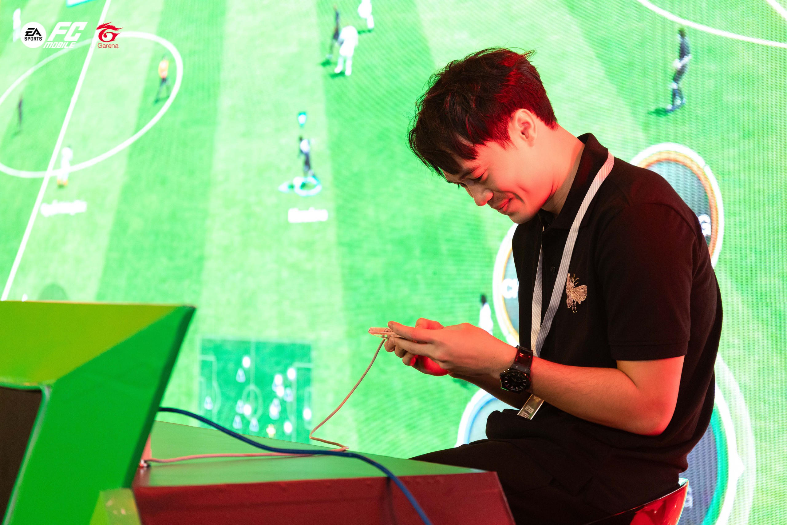 FC Mobile Việt Nam ra mắt hoành tráng: Văn Toàn đối đầu Văn Hậu trên sân cỏ "ảo" đầy lôi cuốn- Ảnh 6. FC Mobile Việt Nam ra mắt hoành tráng: Văn Toàn đối đầu Văn Hậu trên sân cỏ "ảo" đầy lôi cuốn- Ảnh 6.