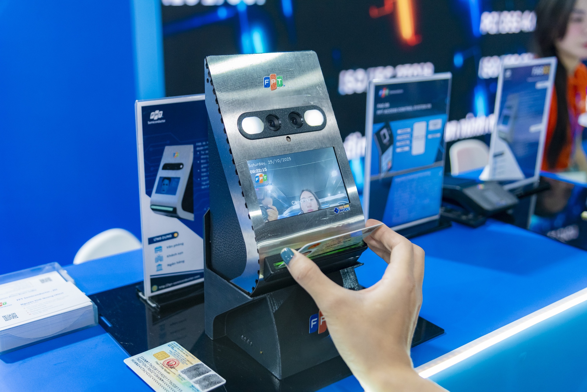 FPT trình diễn giải pháp an ninh mạng chủ động, bảo vệ niềm tin số của Việt Nam tại triển lãm Công ước Hà Nội- Ảnh 6.