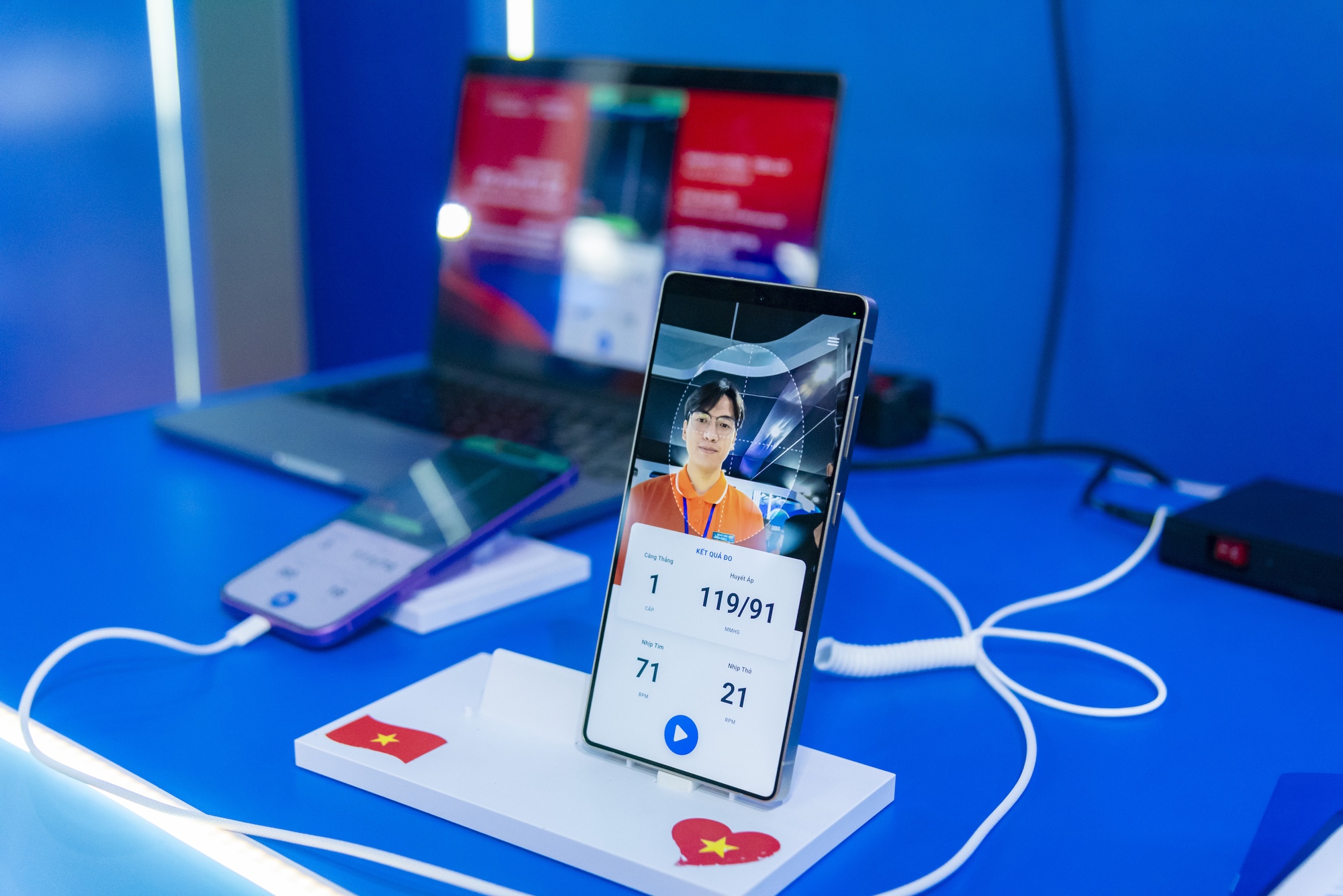 FPT trình diễn giải pháp an ninh mạng chủ động, bảo vệ niềm tin số của Việt Nam tại triển lãm Công ước Hà Nội- Ảnh 7.