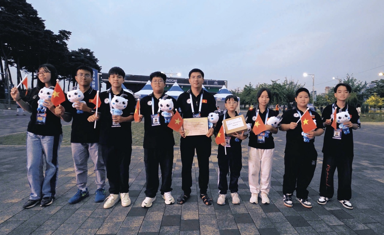img2270-lon-1759227518160759481502 Lần đầu tiên đội tuyển DroneSoccer Việt Nam giành giải thưởng tại FIDA WorldCup - Ảnh 3.