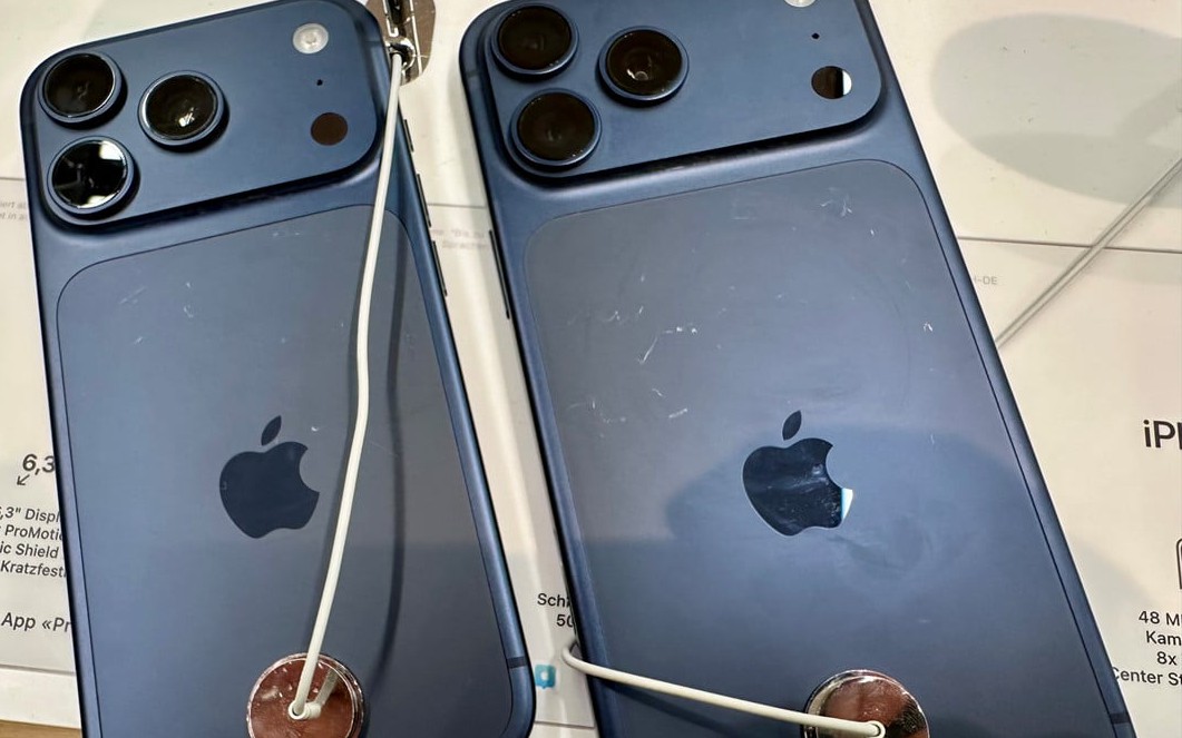 iPhone 17 Pro Max màu cam bất ngờ bị đổi màu khiến nhiều người lo lắng - Ảnh 2.