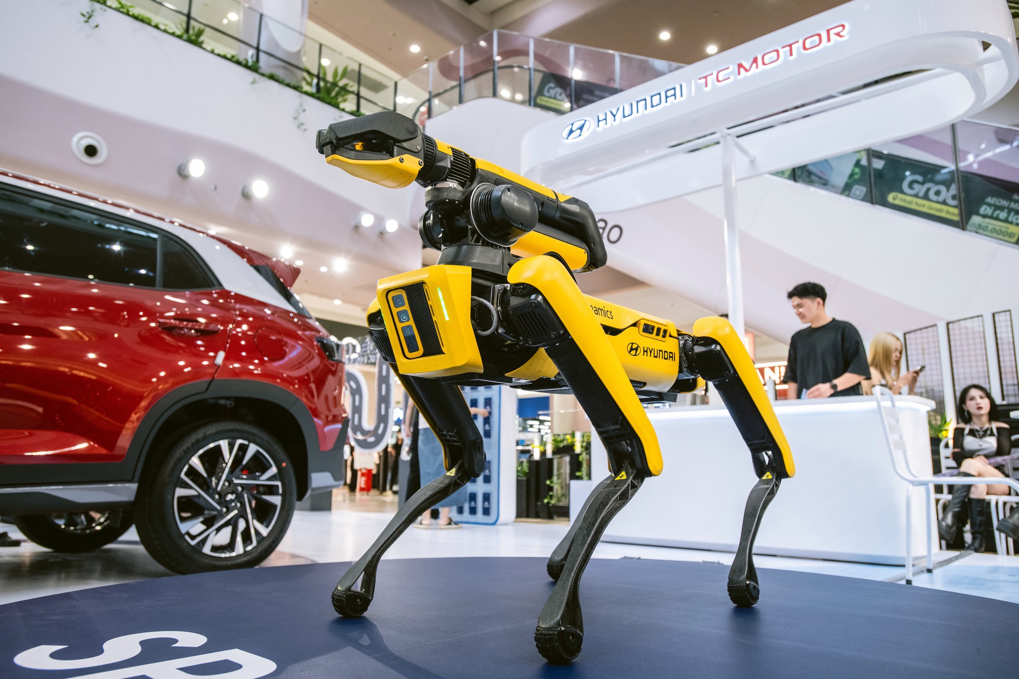 Robot Spot trình diễn khả năng tương tác thực tế thu hút sự chú ý của giới công nghệ- Ảnh 1.