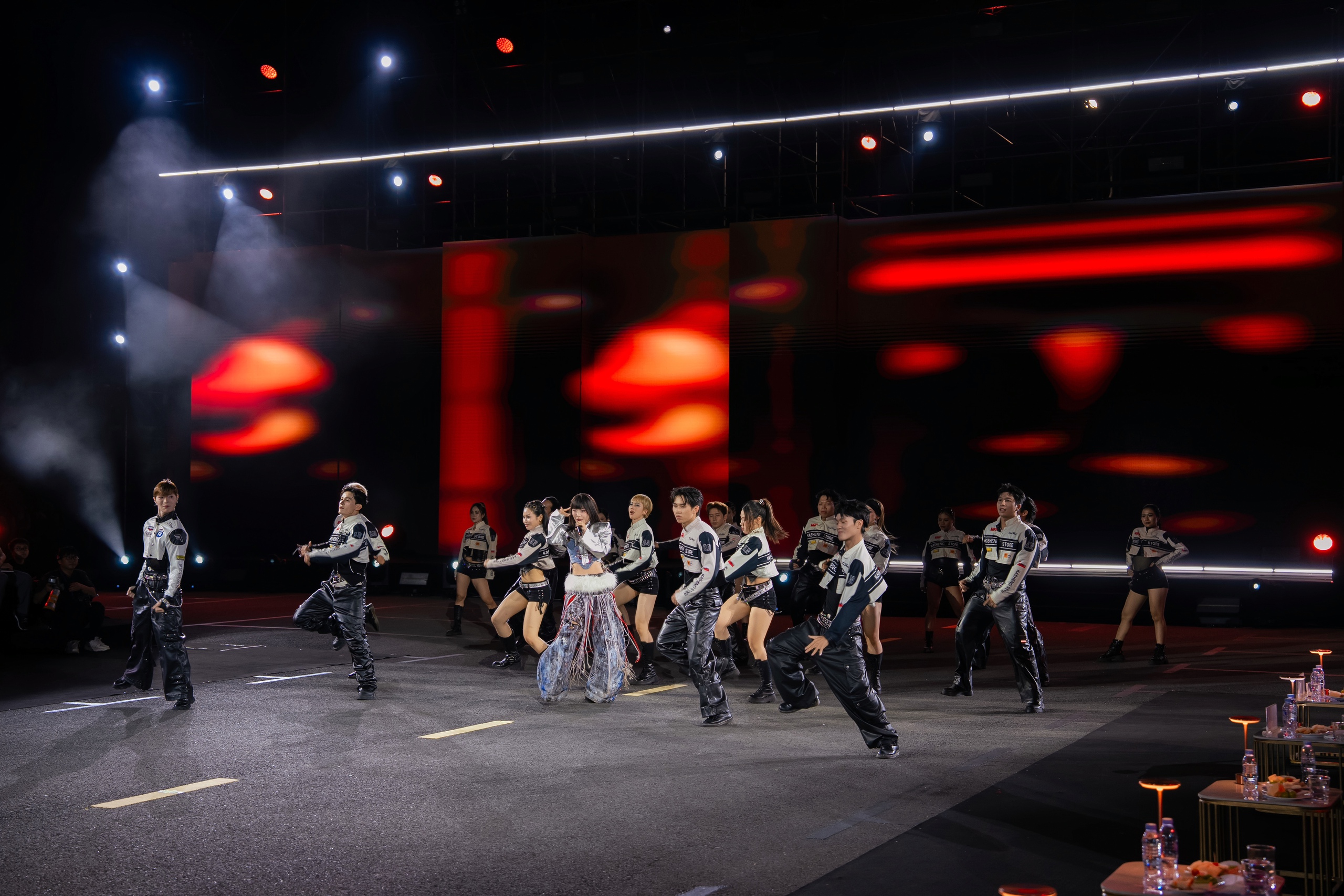 Những khoảnh khắc ấn tượng tại lễ trao giải Better Choice Awards 2025: Bữa tiệc thị giác đầy màu sắc của nghệ thuật và công nghệ- Ảnh 5. Những khoảnh khắc ấn tượng tại lễ trao giải Better Choice Awards 2025: Bữa tiệc thị giác đầy màu sắc của nghệ thuật và công nghệ- Ảnh 5.