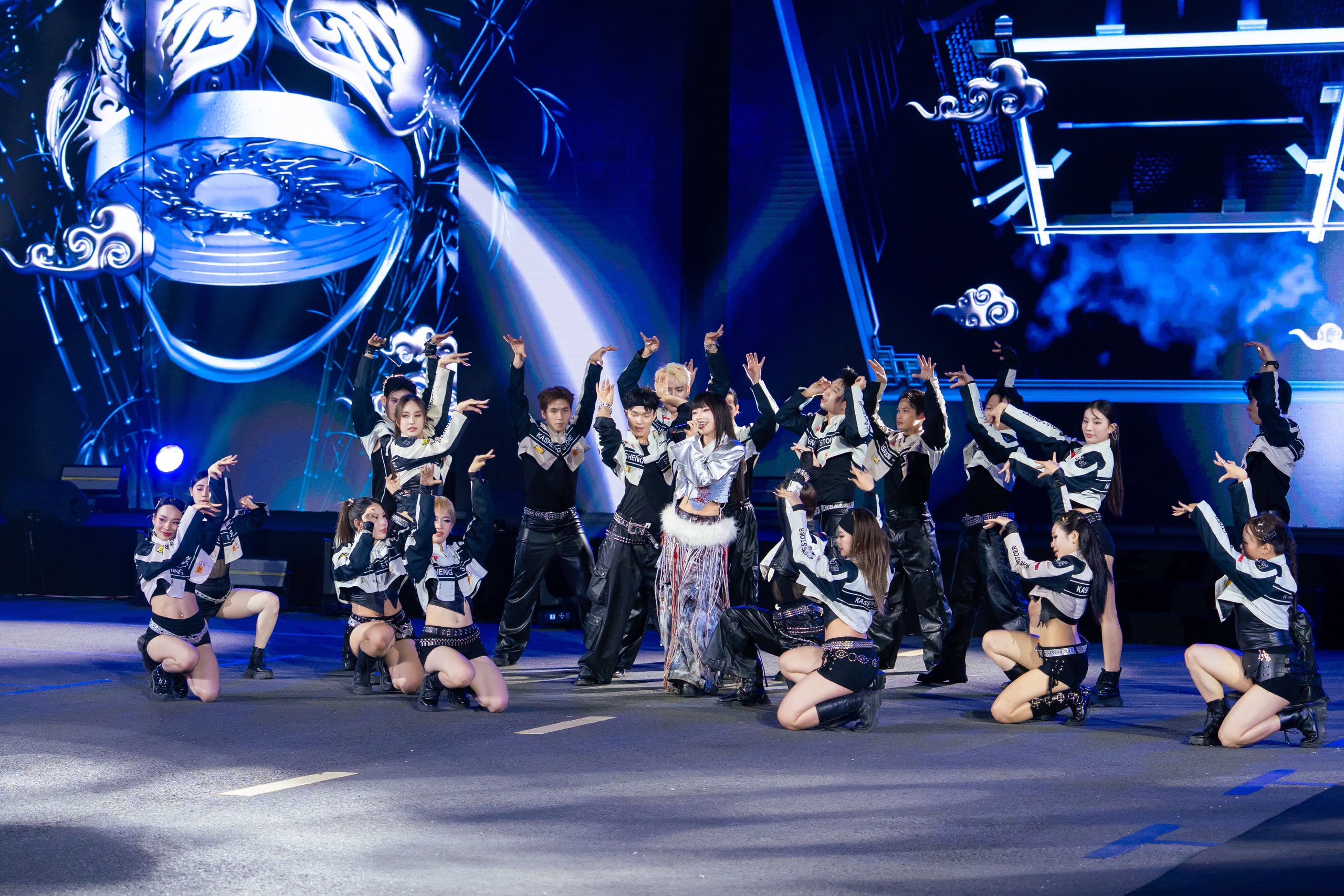 Những khoảnh khắc ấn tượng tại lễ trao giải Better Choice Awards 2025: Bữa tiệc thị giác đầy màu sắc của nghệ thuật và công nghệ- Ảnh 4. Những khoảnh khắc ấn tượng tại lễ trao giải Better Choice Awards 2025: Bữa tiệc thị giác đầy màu sắc của nghệ thuật và công nghệ- Ảnh 4.