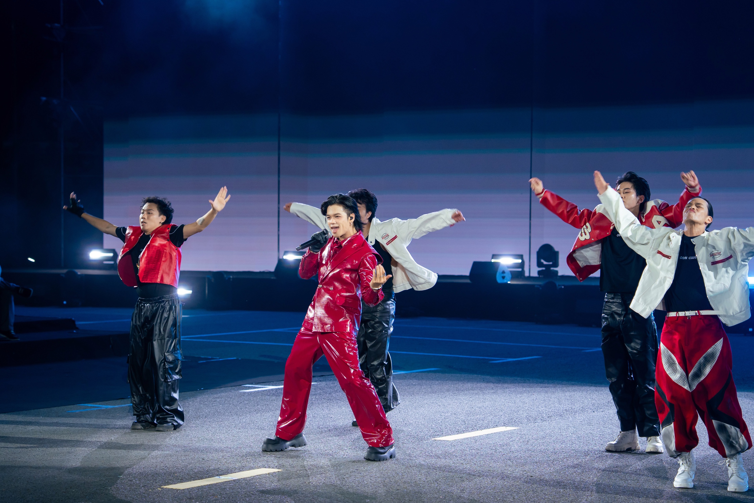 Những khoảnh khắc ấn tượng tại lễ trao giải Better Choice Awards 2025: Bữa tiệc thị giác đầy màu sắc của nghệ thuật và công nghệ- Ảnh 29. Những khoảnh khắc ấn tượng tại lễ trao giải Better Choice Awards 2025: Bữa tiệc thị giác đầy màu sắc của nghệ thuật và công nghệ- Ảnh 29.