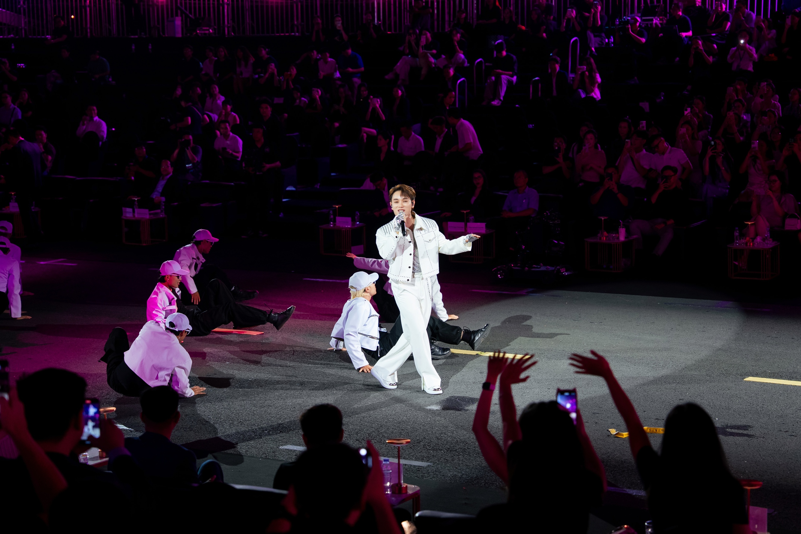 Những khoảnh khắc ấn tượng tại lễ trao giải Better Choice Awards 2025: Bữa tiệc thị giác đầy màu sắc của nghệ thuật và công nghệ- Ảnh 37. Những khoảnh khắc ấn tượng tại lễ trao giải Better Choice Awards 2025: Bữa tiệc thị giác đầy màu sắc của nghệ thuật và công nghệ- Ảnh 37.