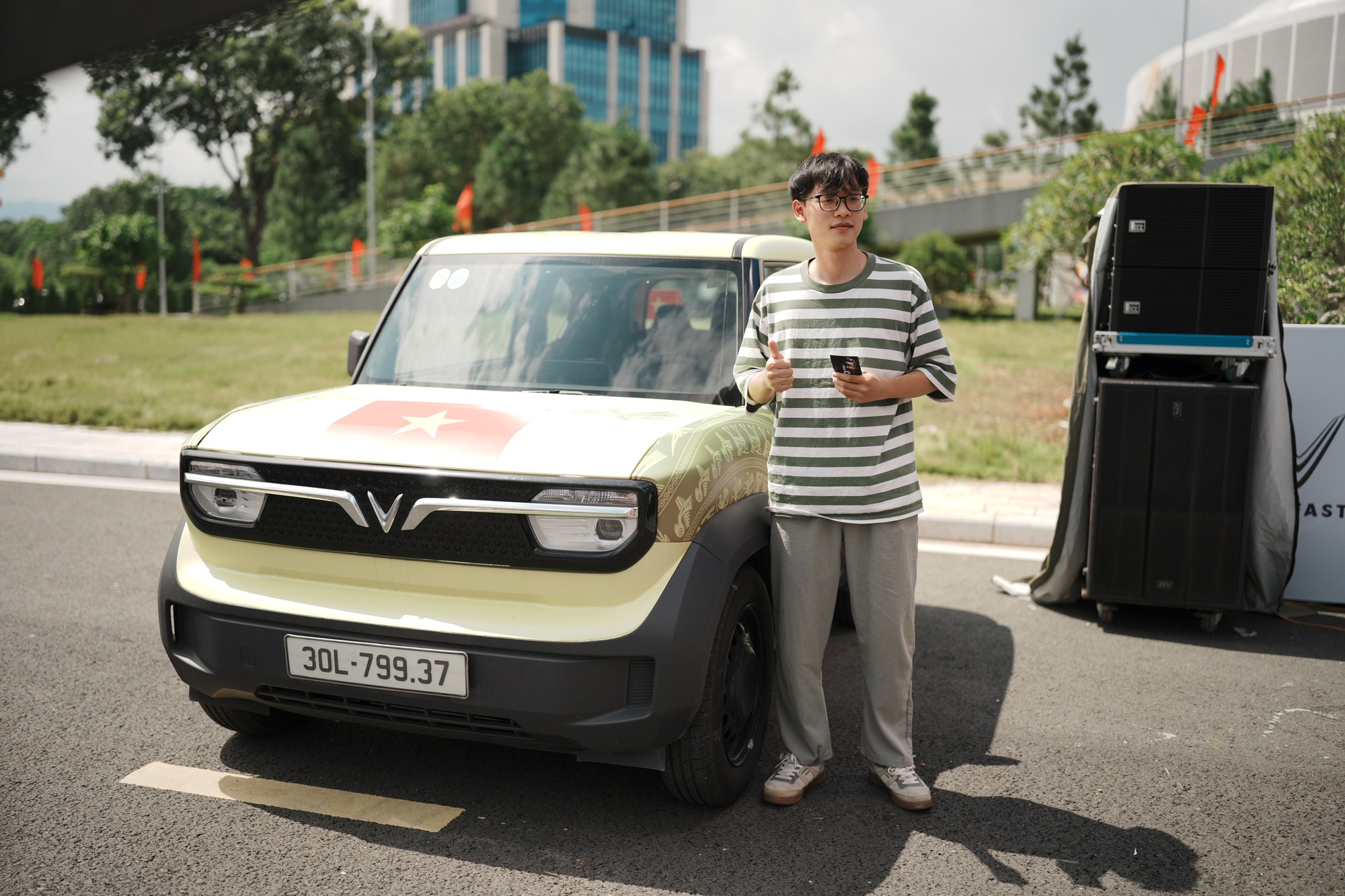 Chuyển đổi xanh ngay từ chiếc ô tô đầu tiên: Người trẻ háo hức chào đón xe điện- Ảnh 4.
