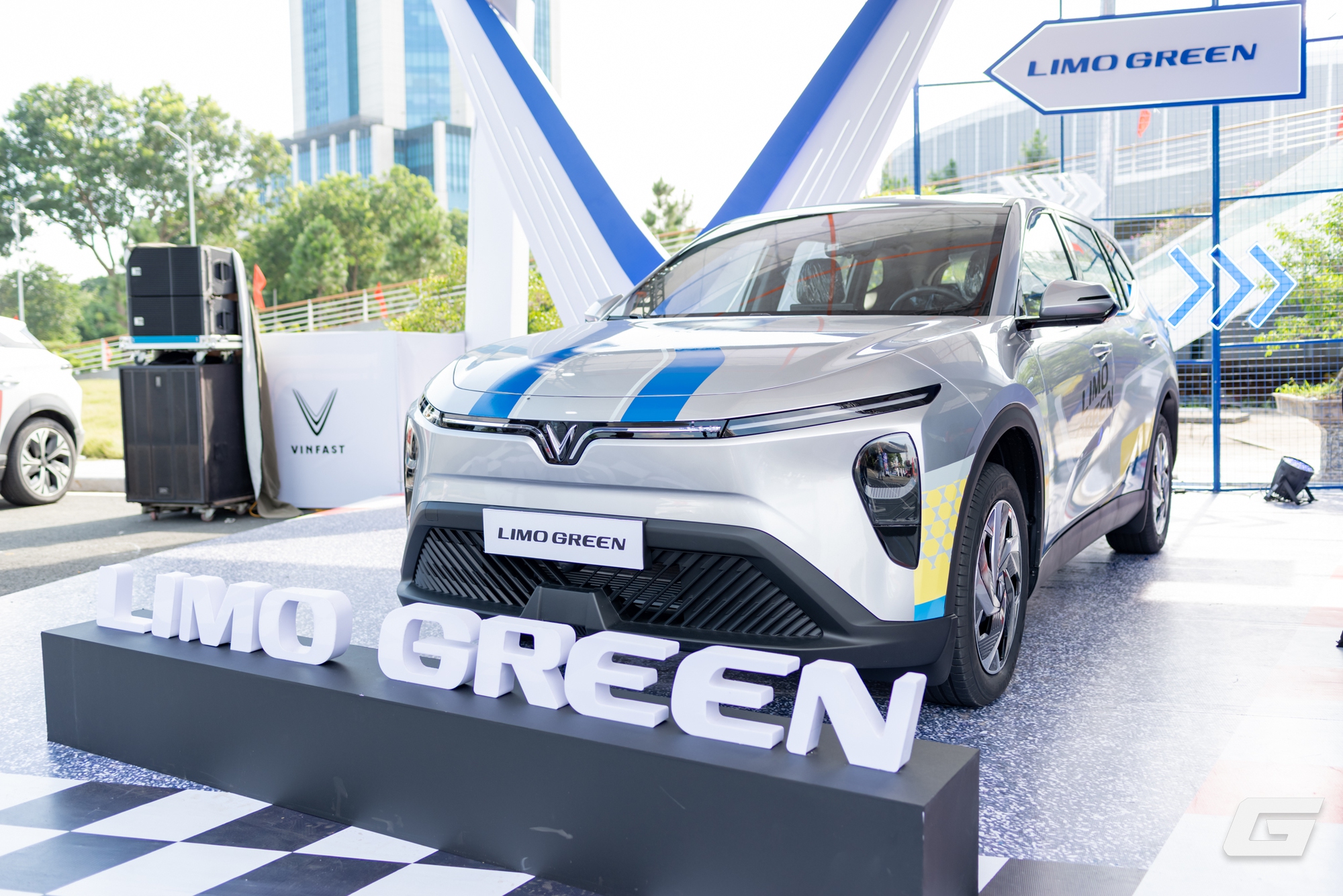 Chuyển đổi xanh ngay từ chiếc ô tô đầu tiên: Người trẻ háo hức chào đón xe điện- Ảnh 5.