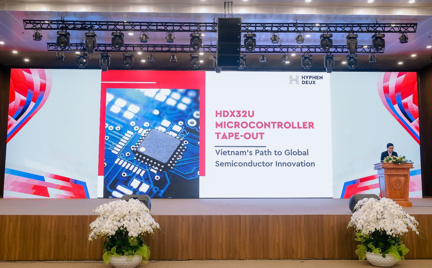 Hyphen Deux công bố Chip vi điều khiển HDx32U tại sự kiện Innovate Vietnam 2025- Ảnh 2.