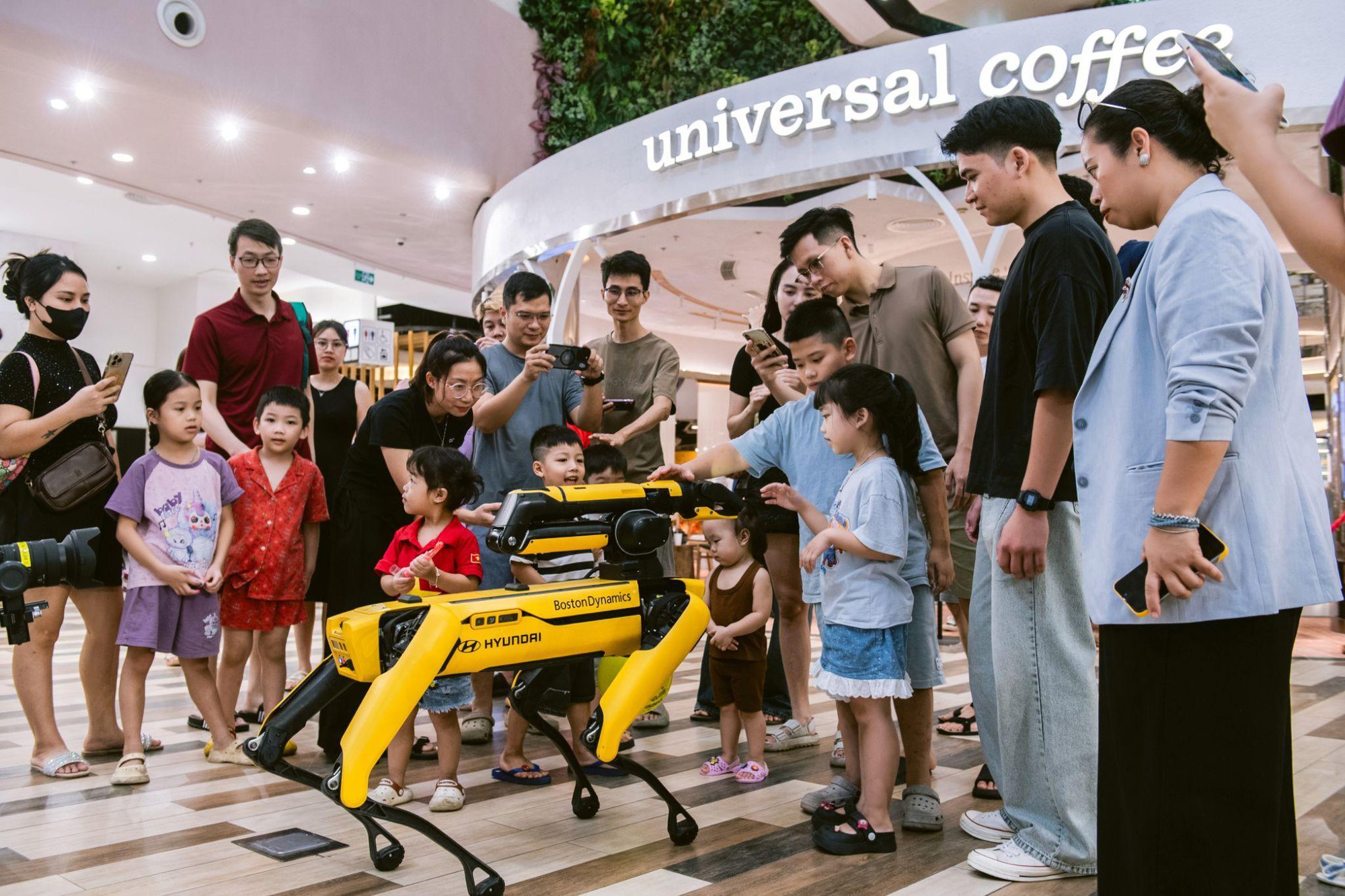 Robot Spot trình diễn khả năng tương tác thực tế thu hút sự chú ý của giới công nghệ- Ảnh 2.