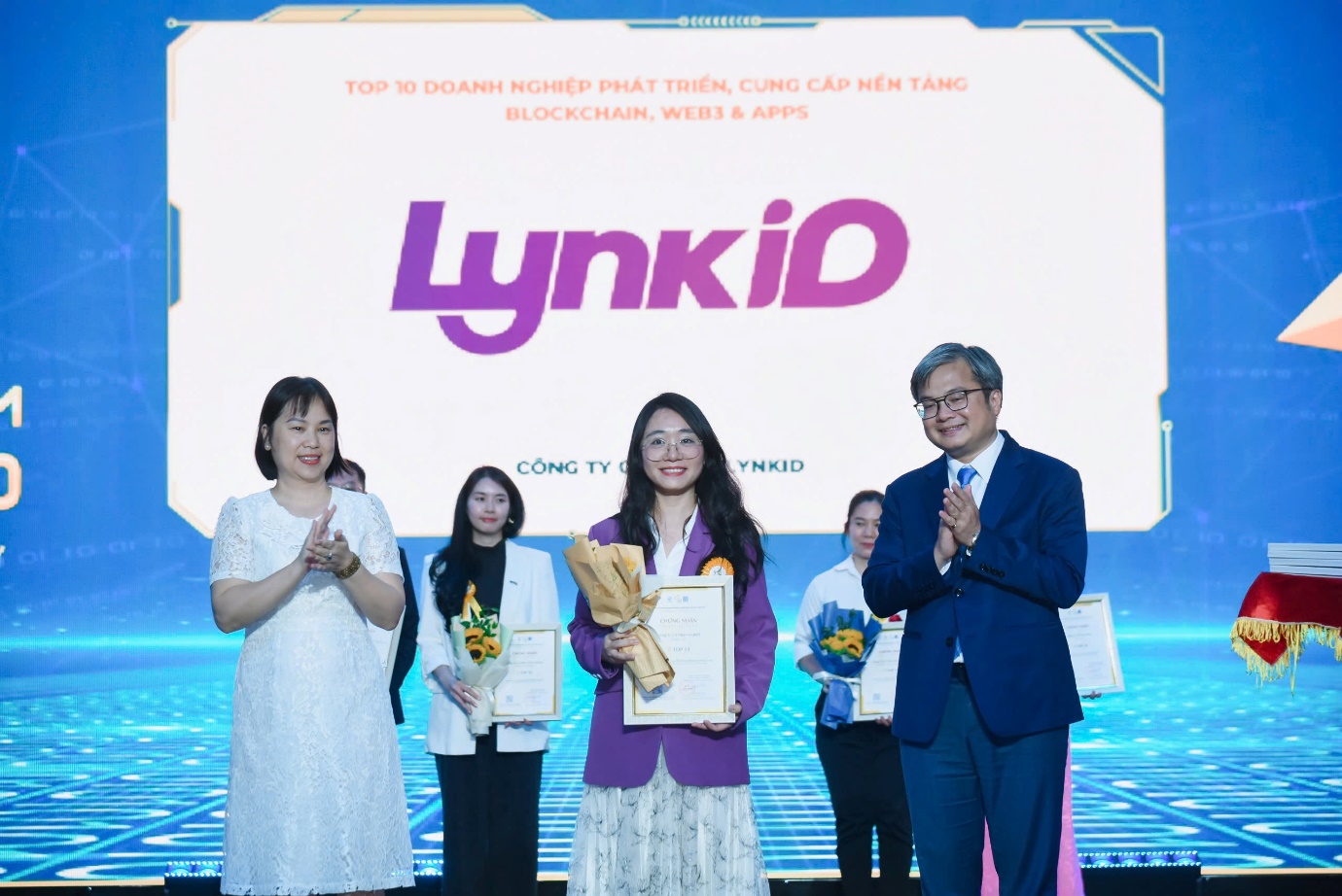 LynkiD lập hattrick 3 hạng mục “Top 10 Doanh nghiệp Công nghệ số xuất sắc Việt Nam 2025”- Ảnh 1.