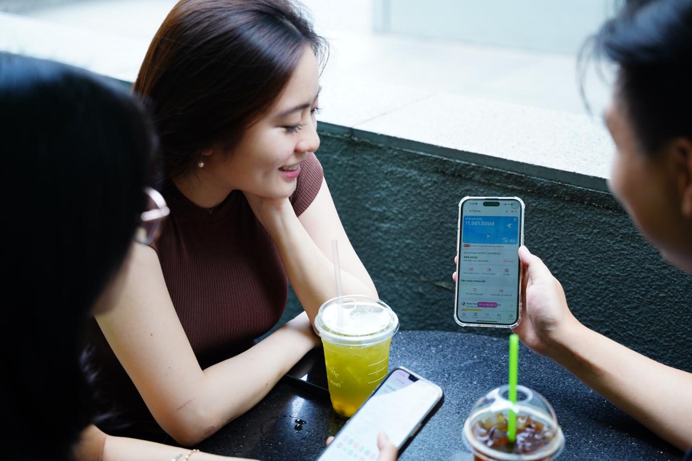 Ba phút mở hạn mức – Ngân hàng cùng fintech mở rộng trải nghiệm tài chính- Ảnh 3.