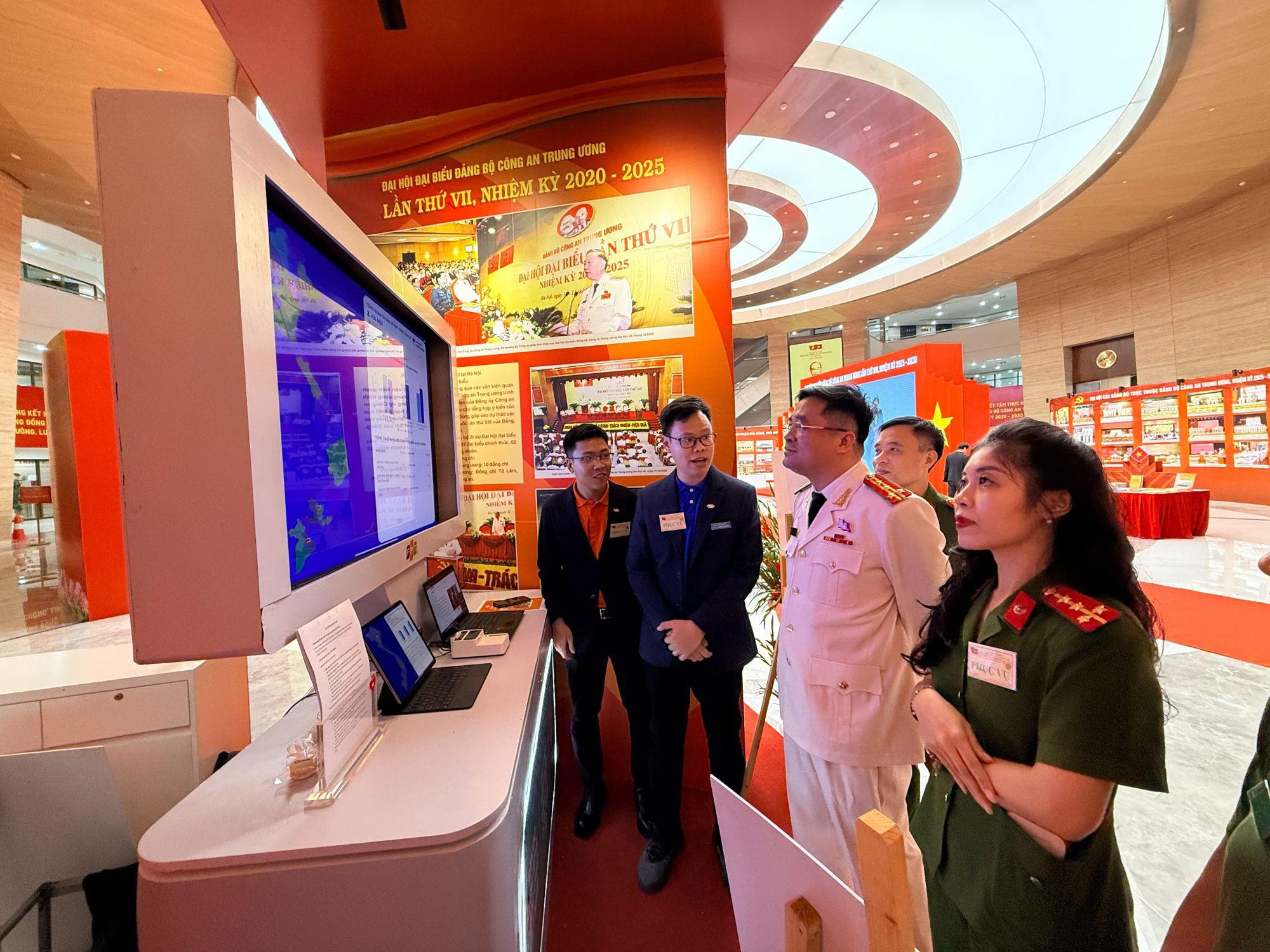 FPT góp dấu ấn tại Đại hội Đảng bộ Công an Trung ương - Ảnh 2.