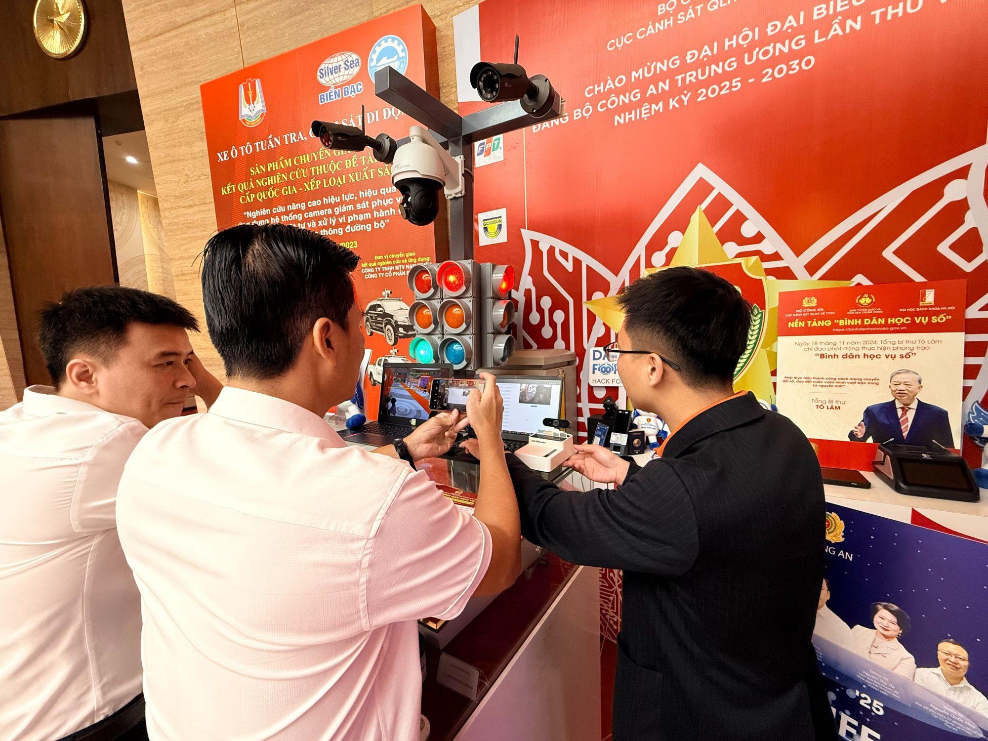 FPT góp dấu ấn tại Đại hội Đảng bộ Công an Trung ương - Ảnh 3.