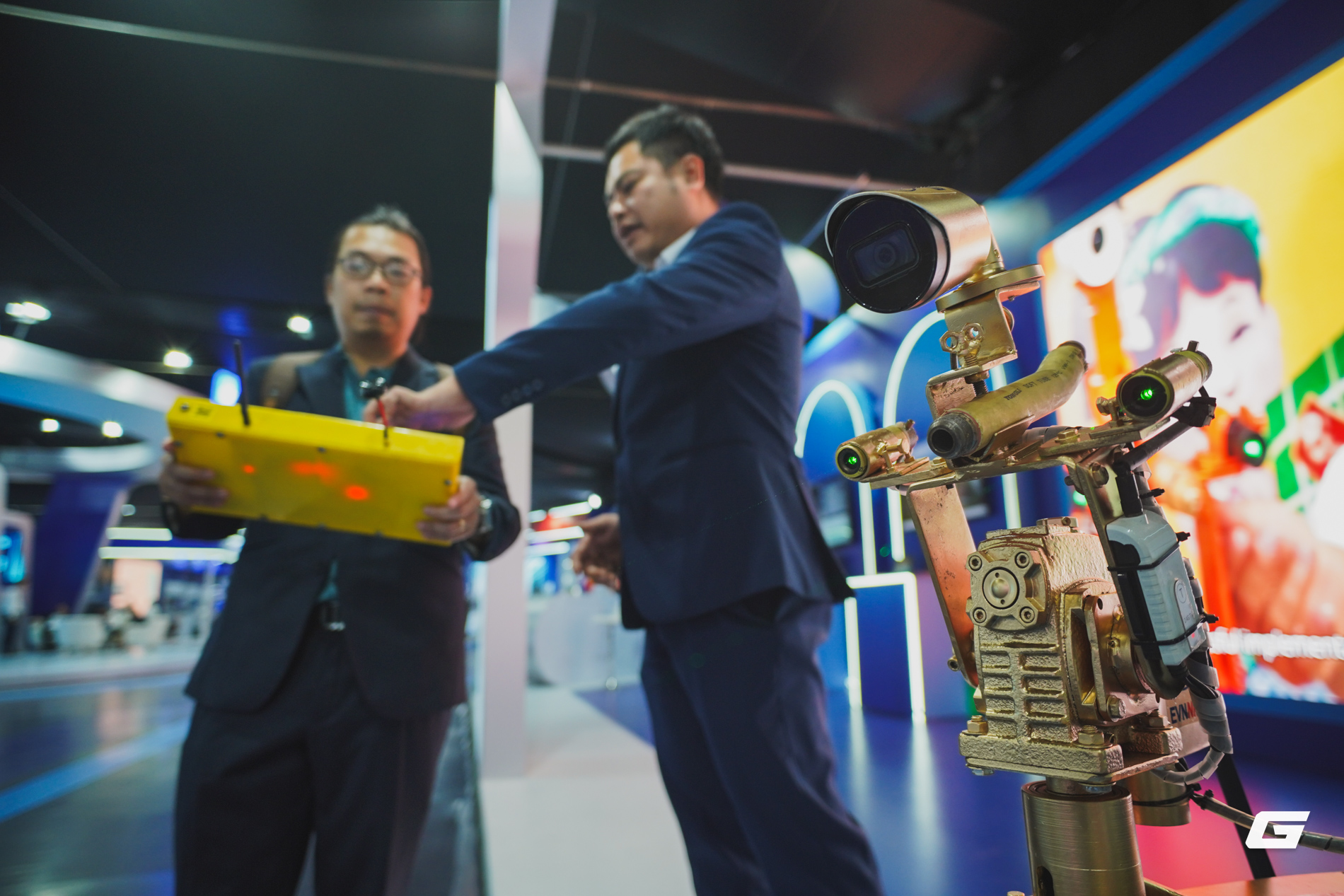 GenK.- Robot EVN-20.jpg GenK.- Robot EVN-20.jpg