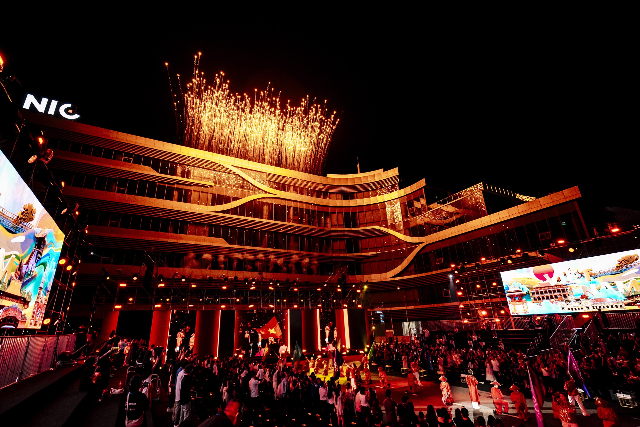 Những khoảnh khắc ấn tượng tại lễ trao giải Better Choice Awards 2025: Bữa tiệc thị giác đầy màu sắc của nghệ thuật và công nghệ- Ảnh 45. Những khoảnh khắc ấn tượng tại lễ trao giải Better Choice Awards 2025: Bữa tiệc thị giác đầy màu sắc của nghệ thuật và công nghệ- Ảnh 45.