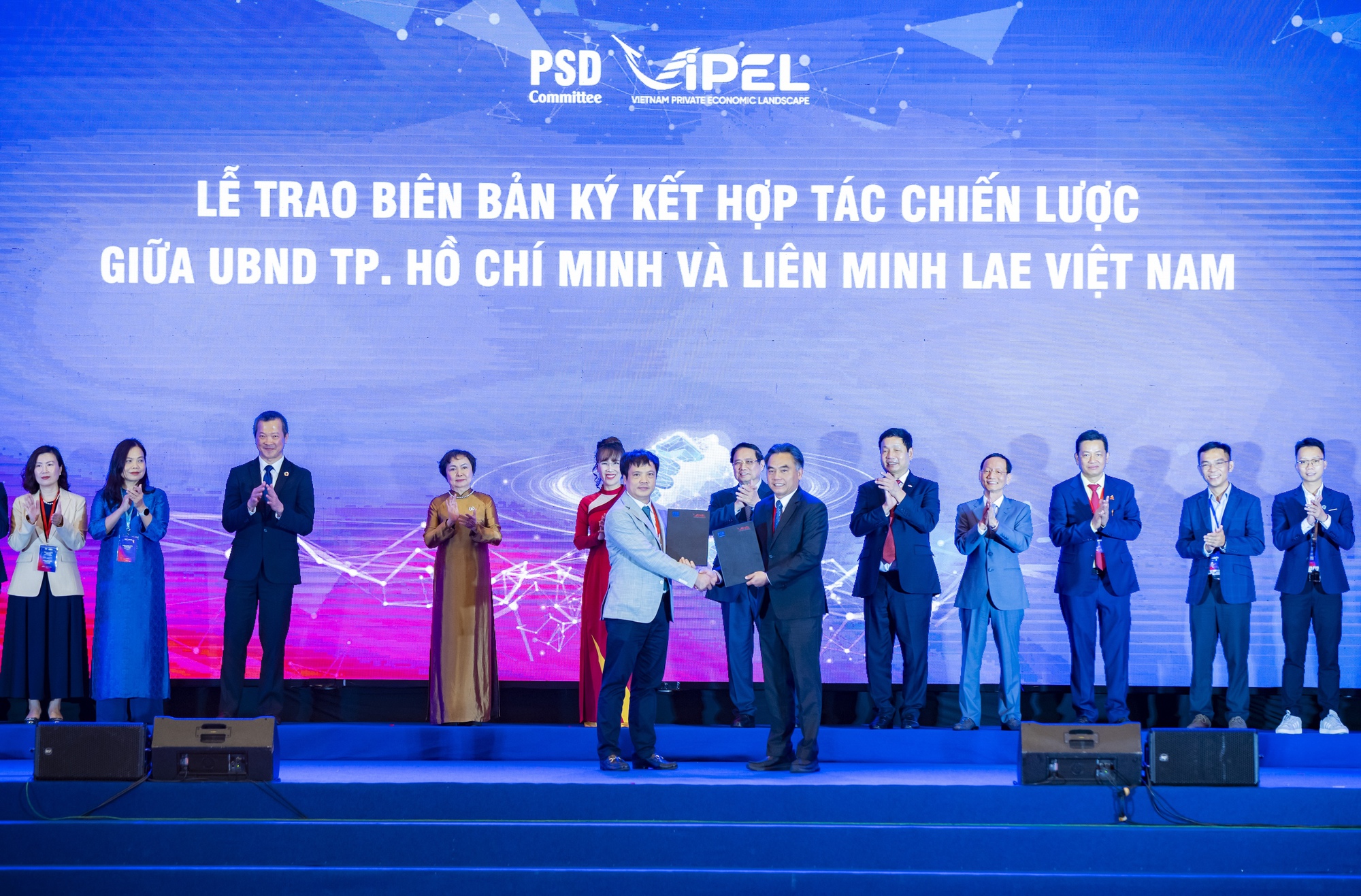 FPT kêu gọi doanh nghiệp cùng Nhà nước “kiến quốc thời mới” bằng công nghệ và hợp tác- Ảnh 3. FPT kêu gọi doanh nghiệp cùng Nhà nước “kiến quốc thời mới” bằng công nghệ và hợp tác- Ảnh 3.