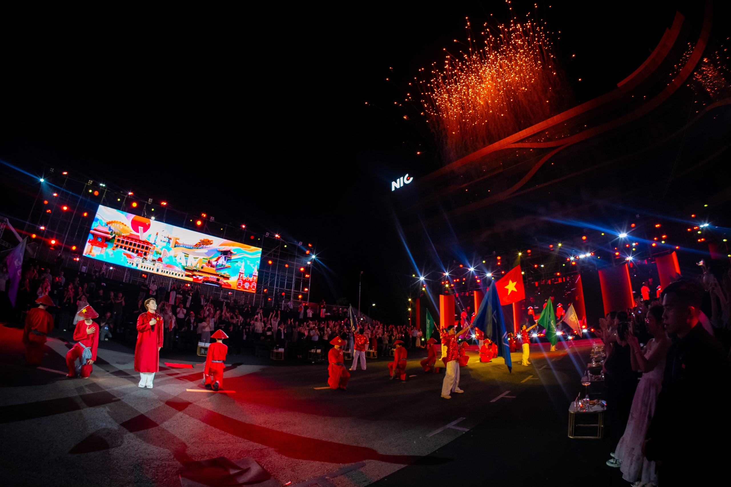 Những khoảnh khắc ấn tượng tại lễ trao giải Better Choice Awards 2025: Bữa tiệc thị giác đầy màu sắc của nghệ thuật và công nghệ- Ảnh 44. Những khoảnh khắc ấn tượng tại lễ trao giải Better Choice Awards 2025: Bữa tiệc thị giác đầy màu sắc của nghệ thuật và công nghệ- Ảnh 44.