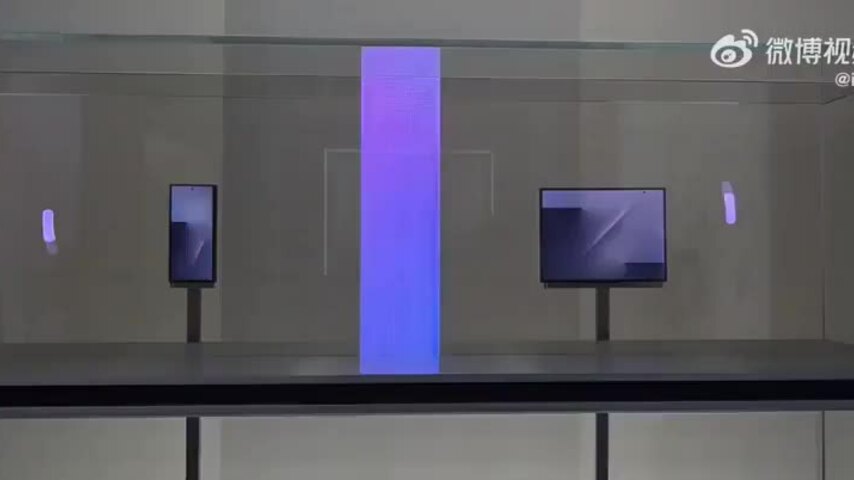 Samsung trình diễn smartphone gập ba