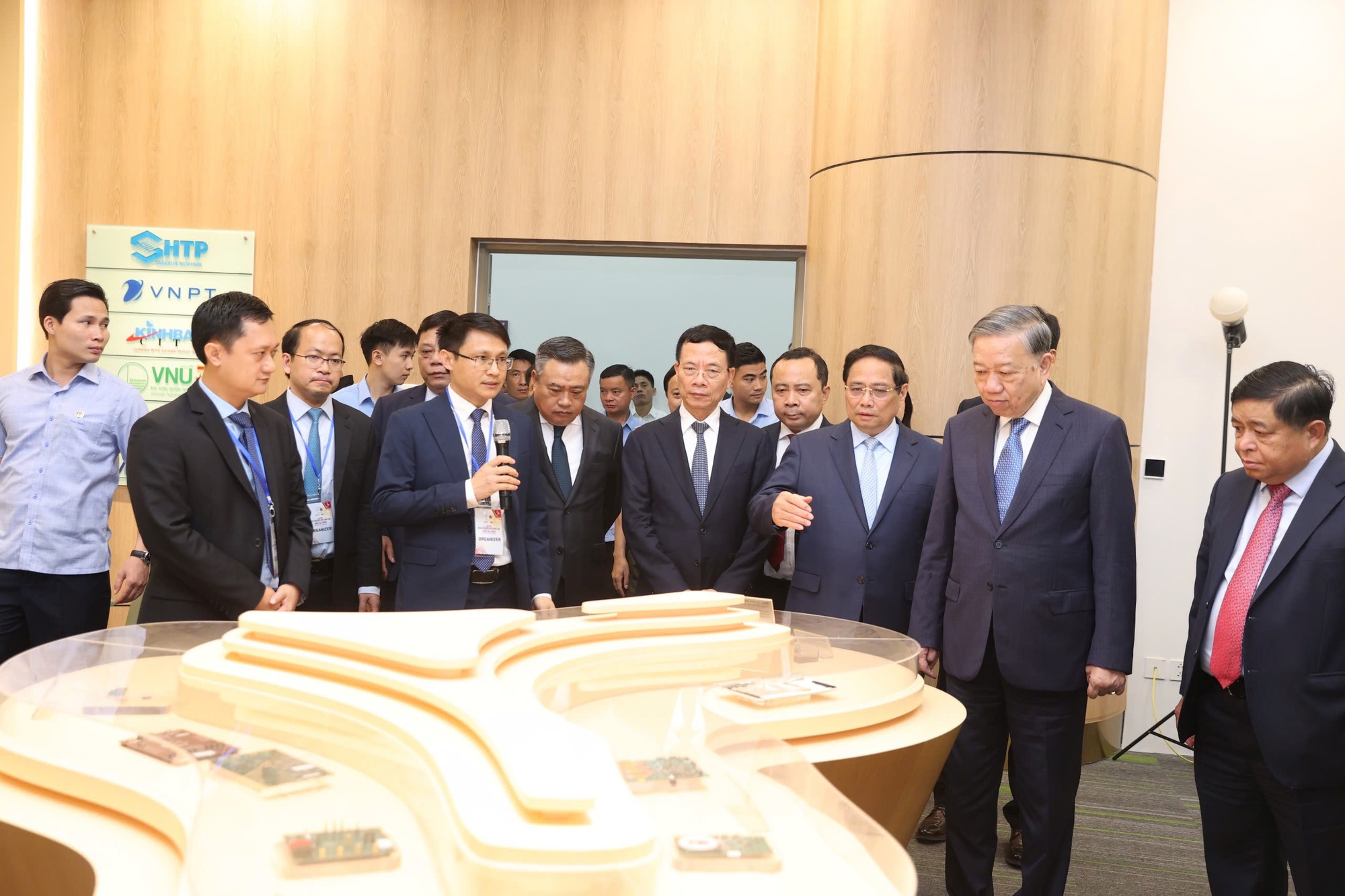 Tổng Bí thư Tô Lâm kêu gọi đổi mới sáng tạo trong công việc hằng ngày- Ảnh 2. Tổng Bí thư Tô Lâm kêu gọi đổi mới sáng tạo trong công việc hằng ngày- Ảnh 2.